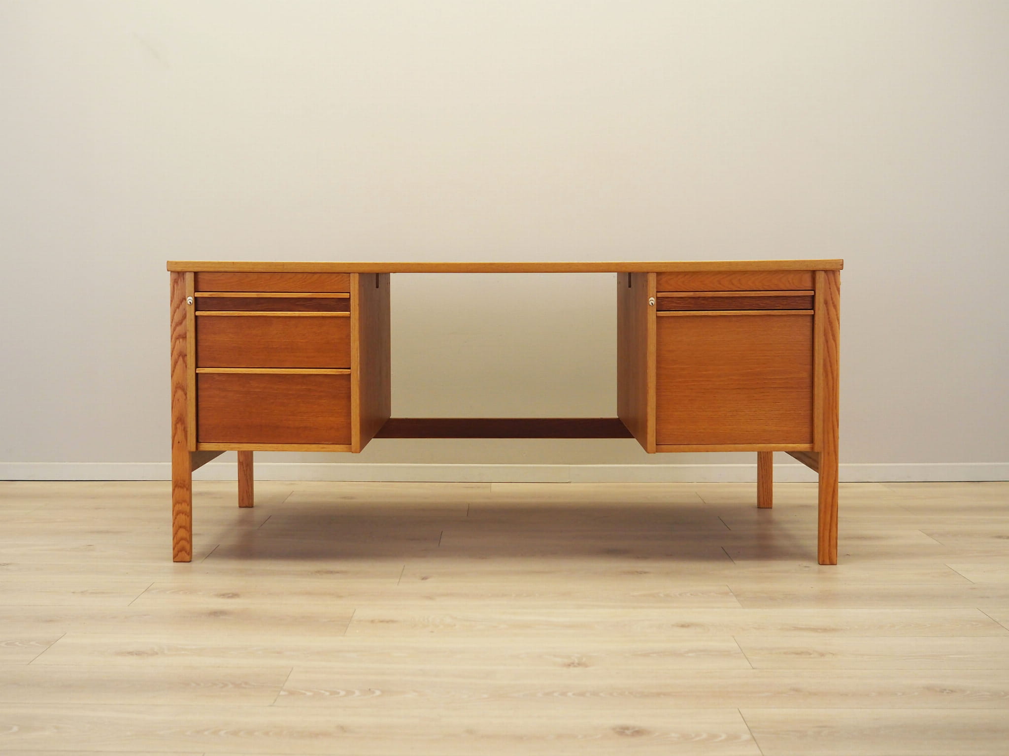 Schreibtisch Eschenholz 1970er Jahre