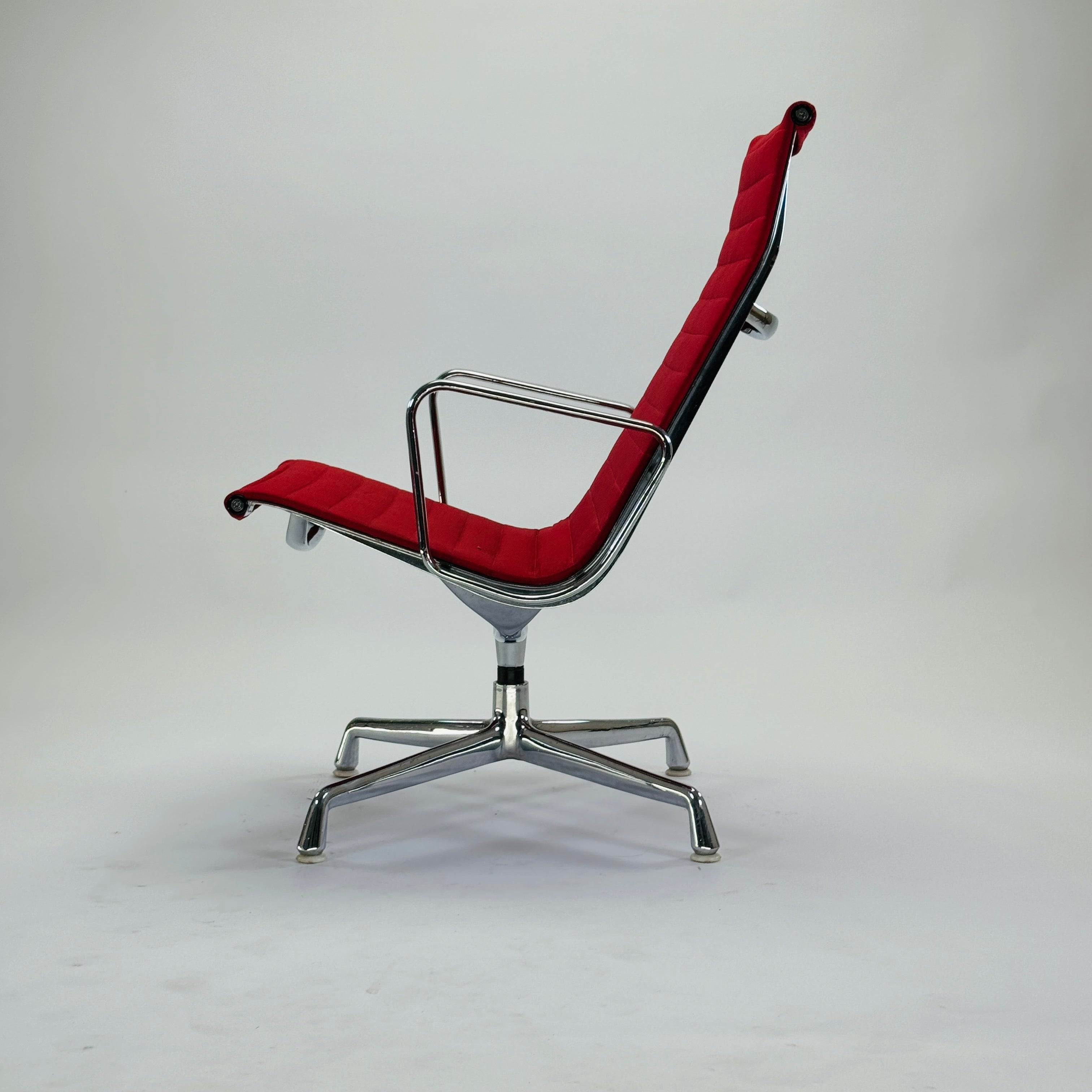 Aluminium Group Chair EA 116 Leder Rot