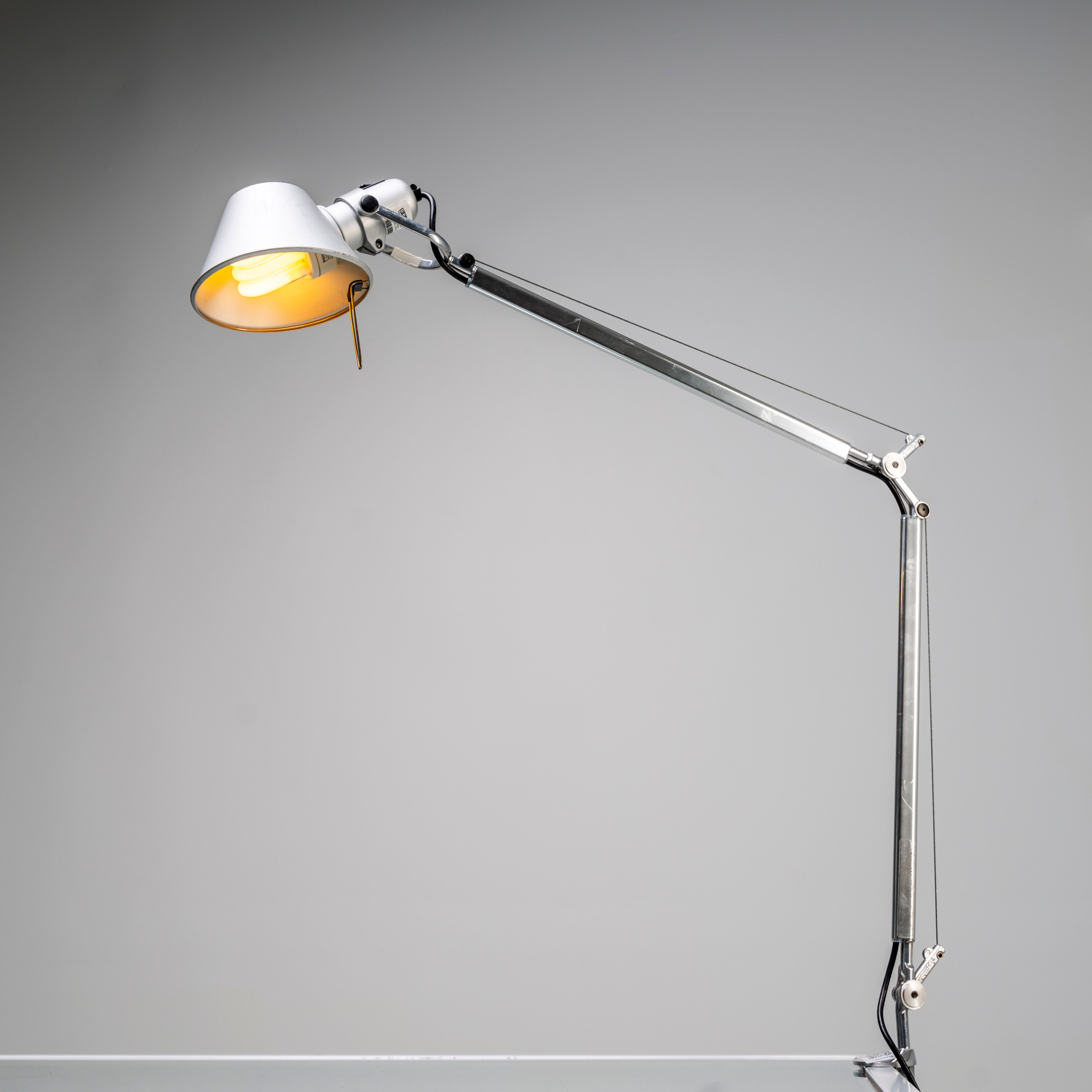 Tolomeo Tischleuchte mit Klemme Silber