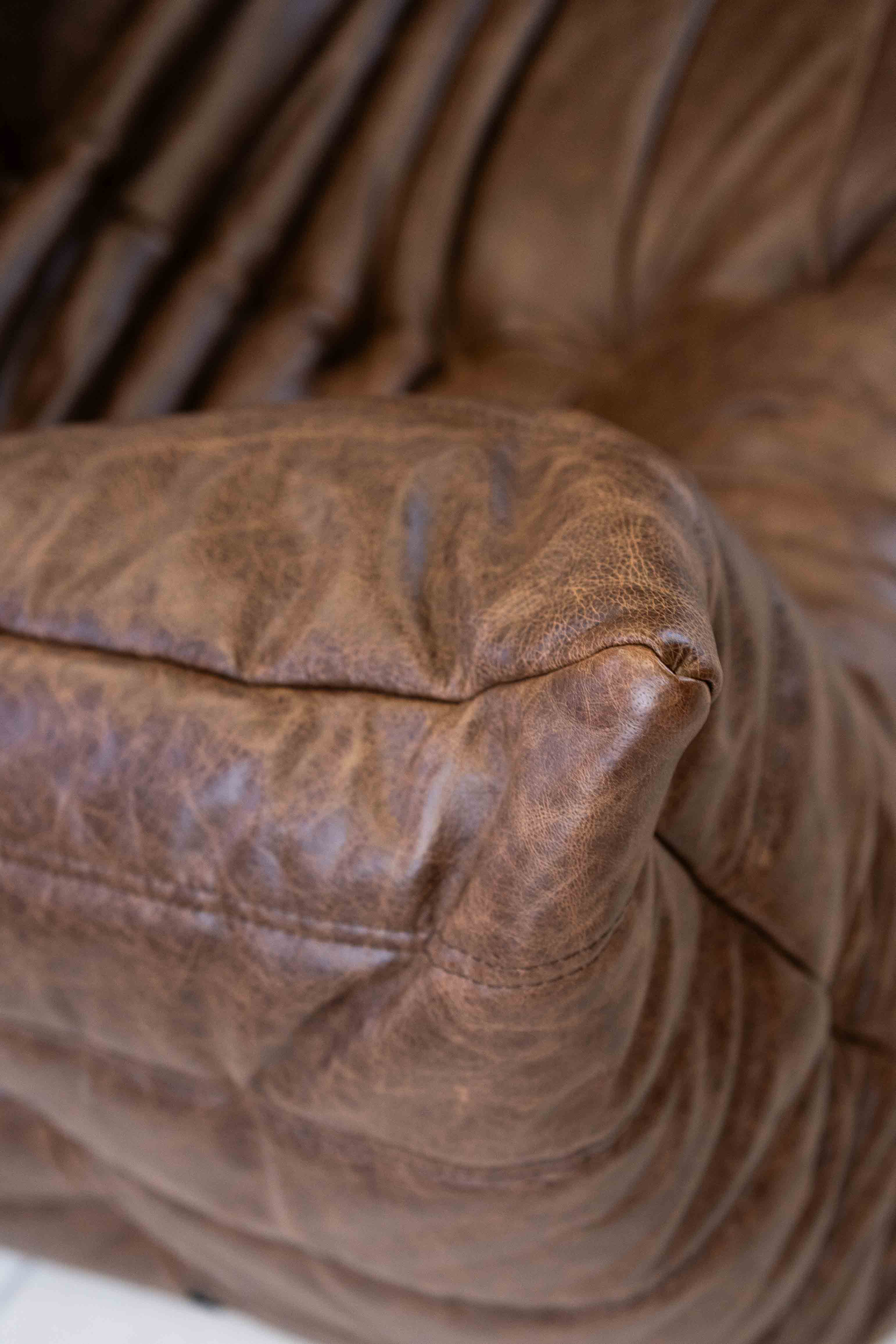 Divano Togo 2 posti con braccioli pelle pull-up marrone noce