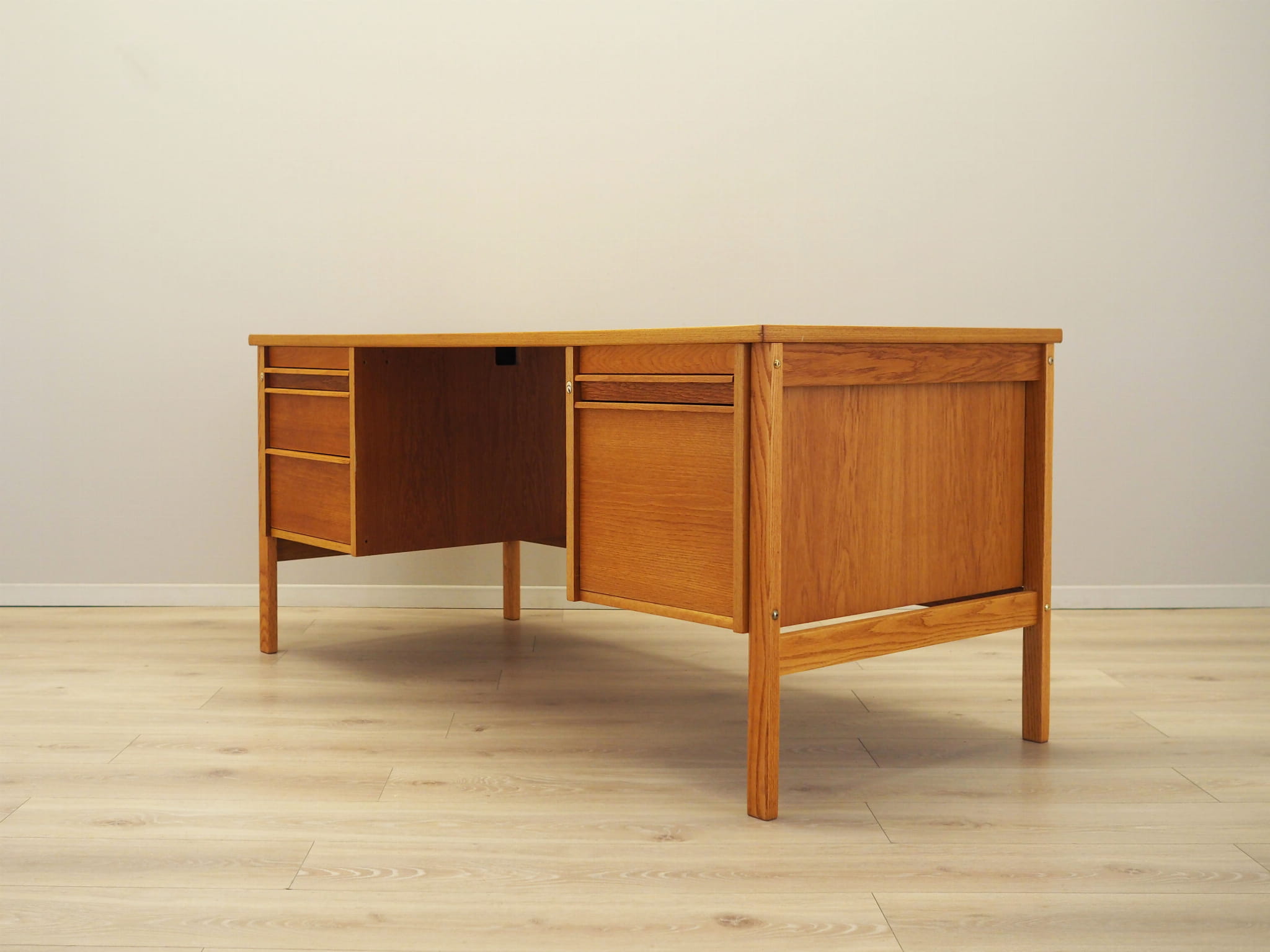 Schreibtisch Eschenholz 1970er Jahre