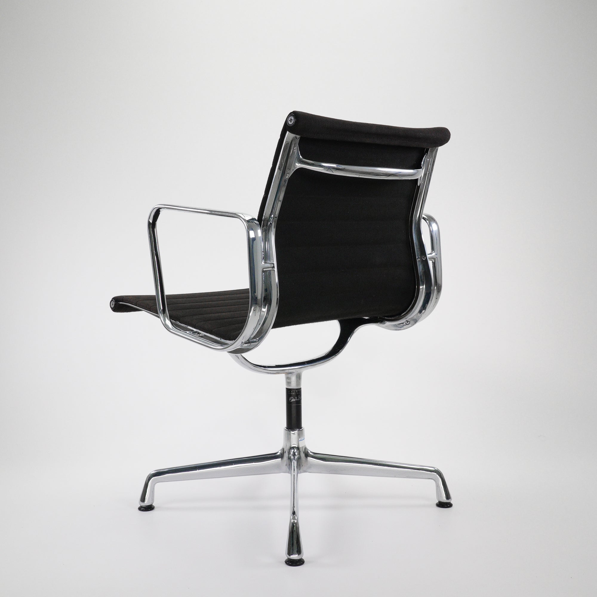 Vitra EA107 Chair Chrom Hopsack Schwarz