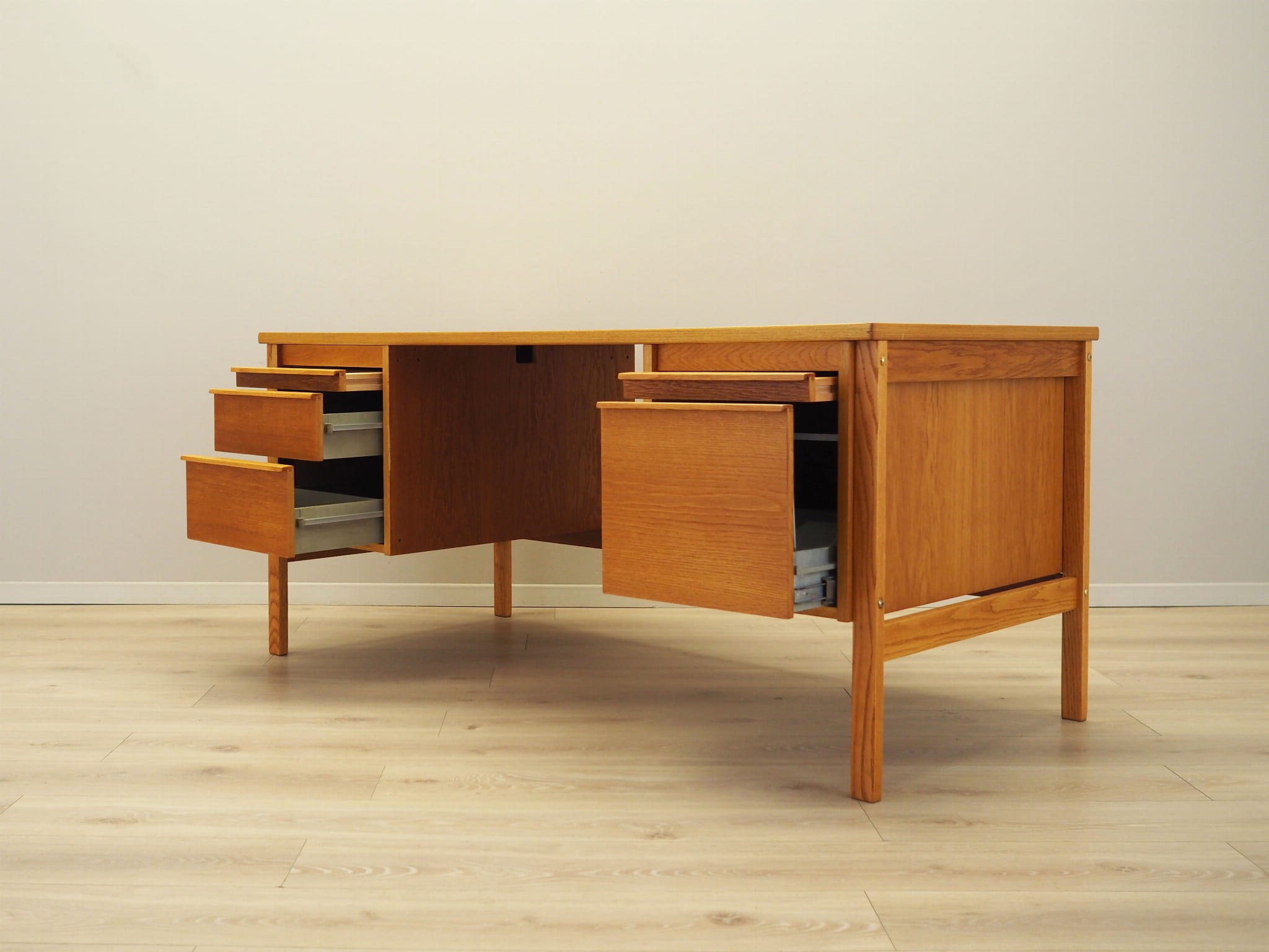 Schreibtisch Eschenholz 1970er Jahre