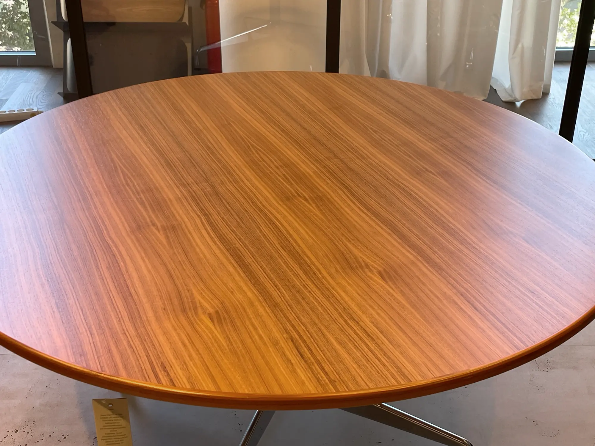 Eames Segmented Table Tisch Nussbaumholz Aluminium Braun