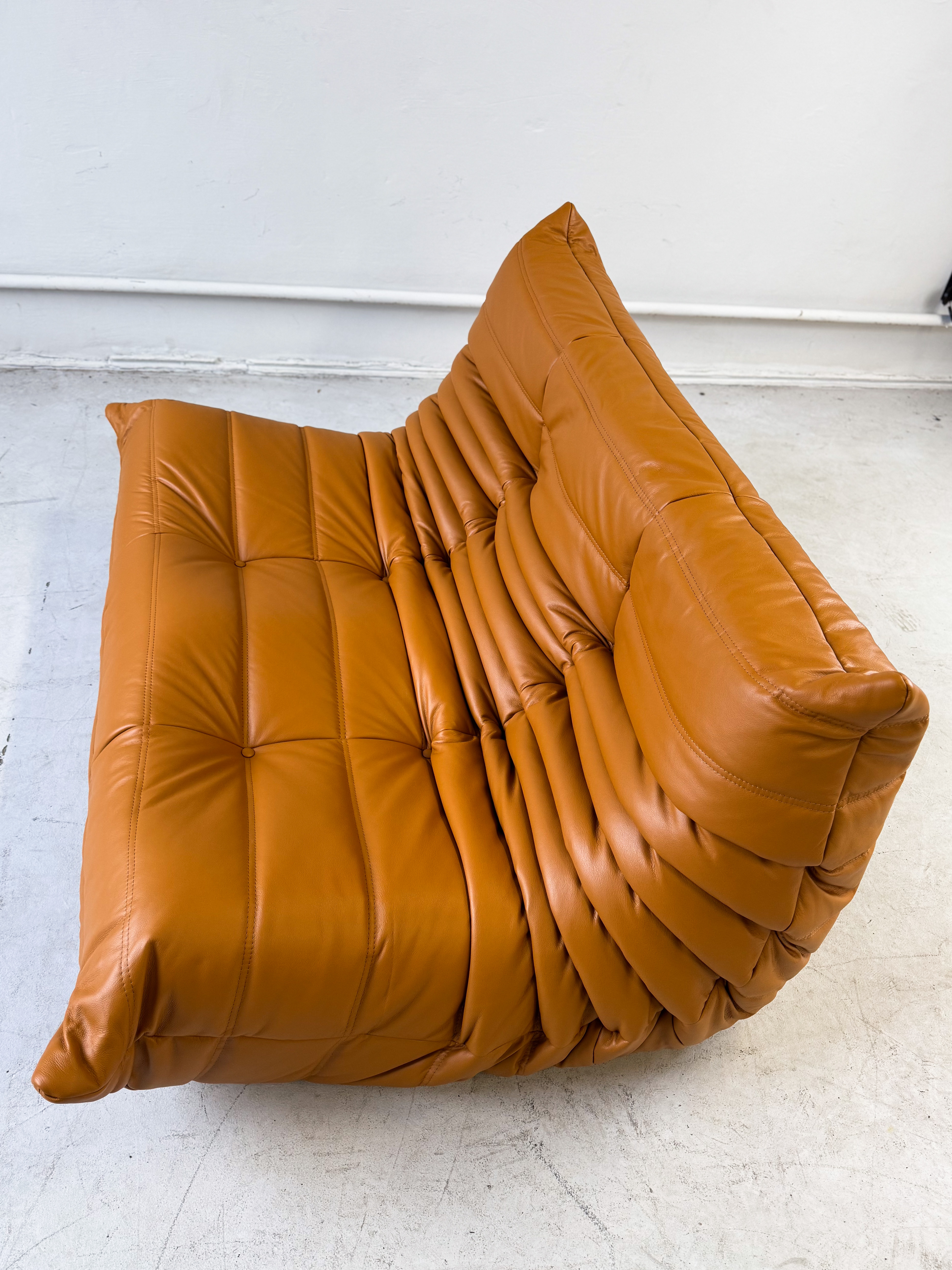 Togo Sofa 2-Sitzer Hochglanzleder Cognac Hell