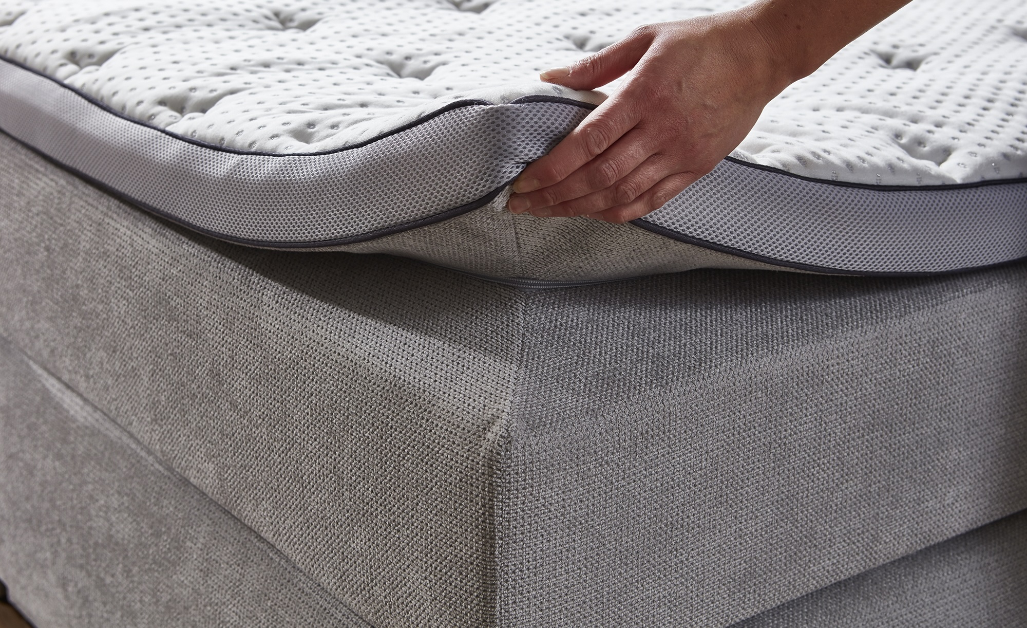 Chicago Boxspringbett mit Bettkasten & Topper Silber