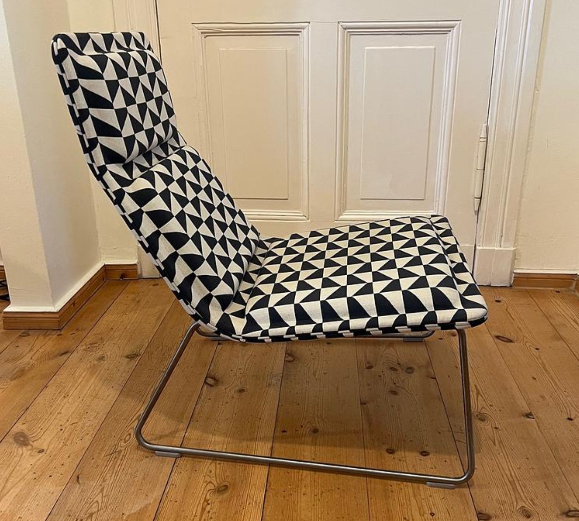 Low Pad Sessel Schwarz Weiß gemustert