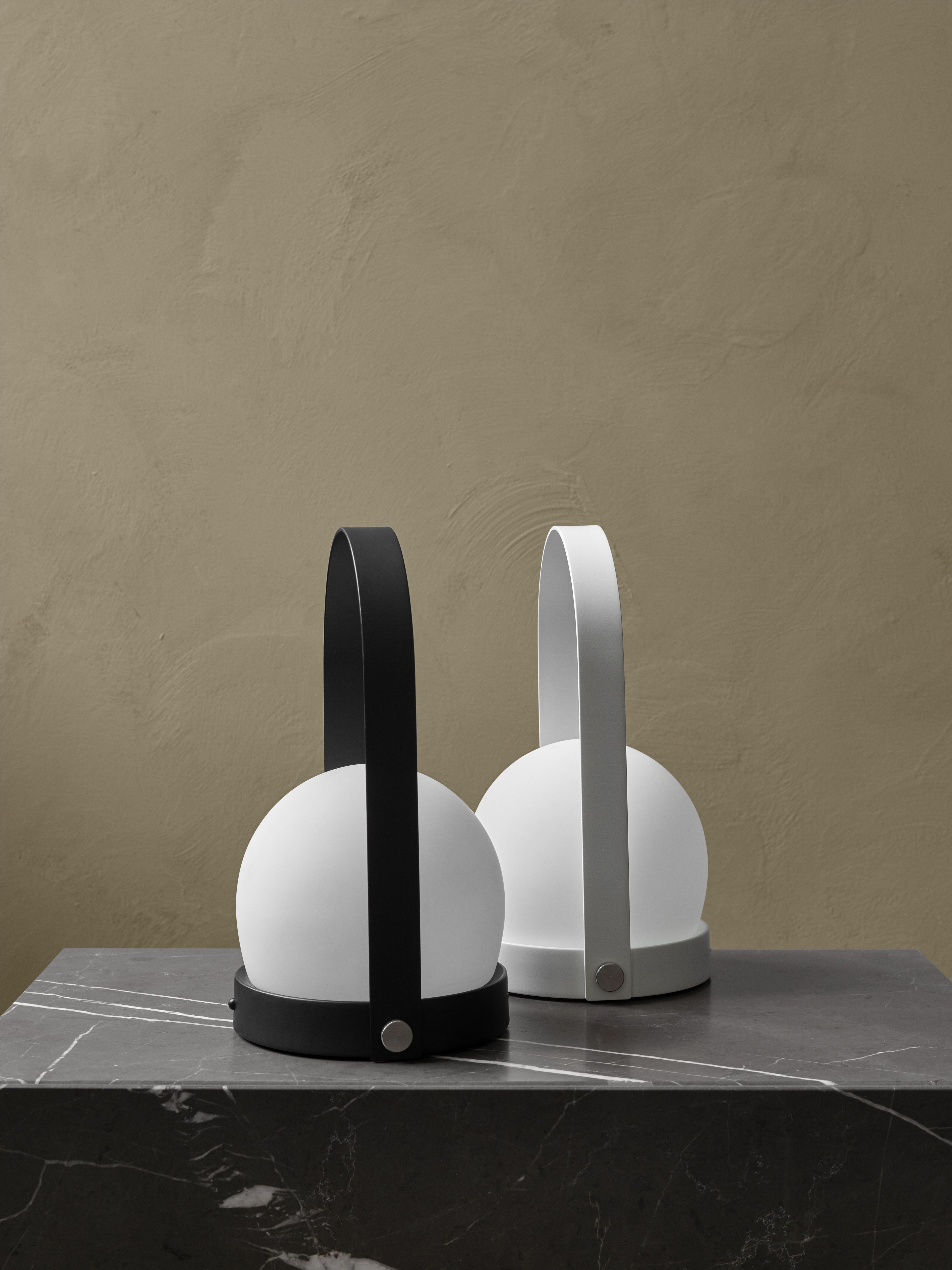 Carrie LED Akku Tischleuchte Schwarz