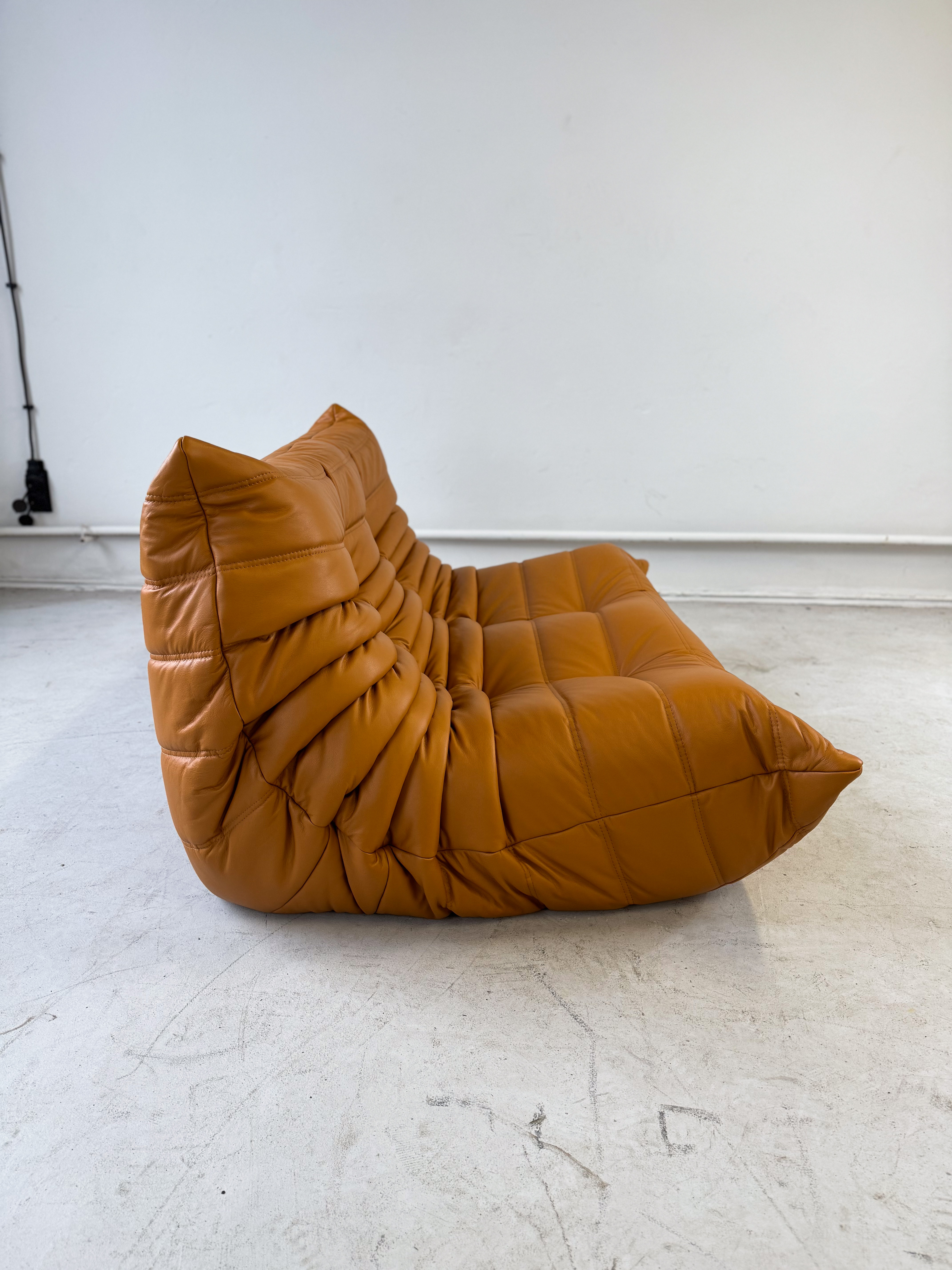 Togo Sofa 2-Sitzer Hochglanzleder Cognac Hell