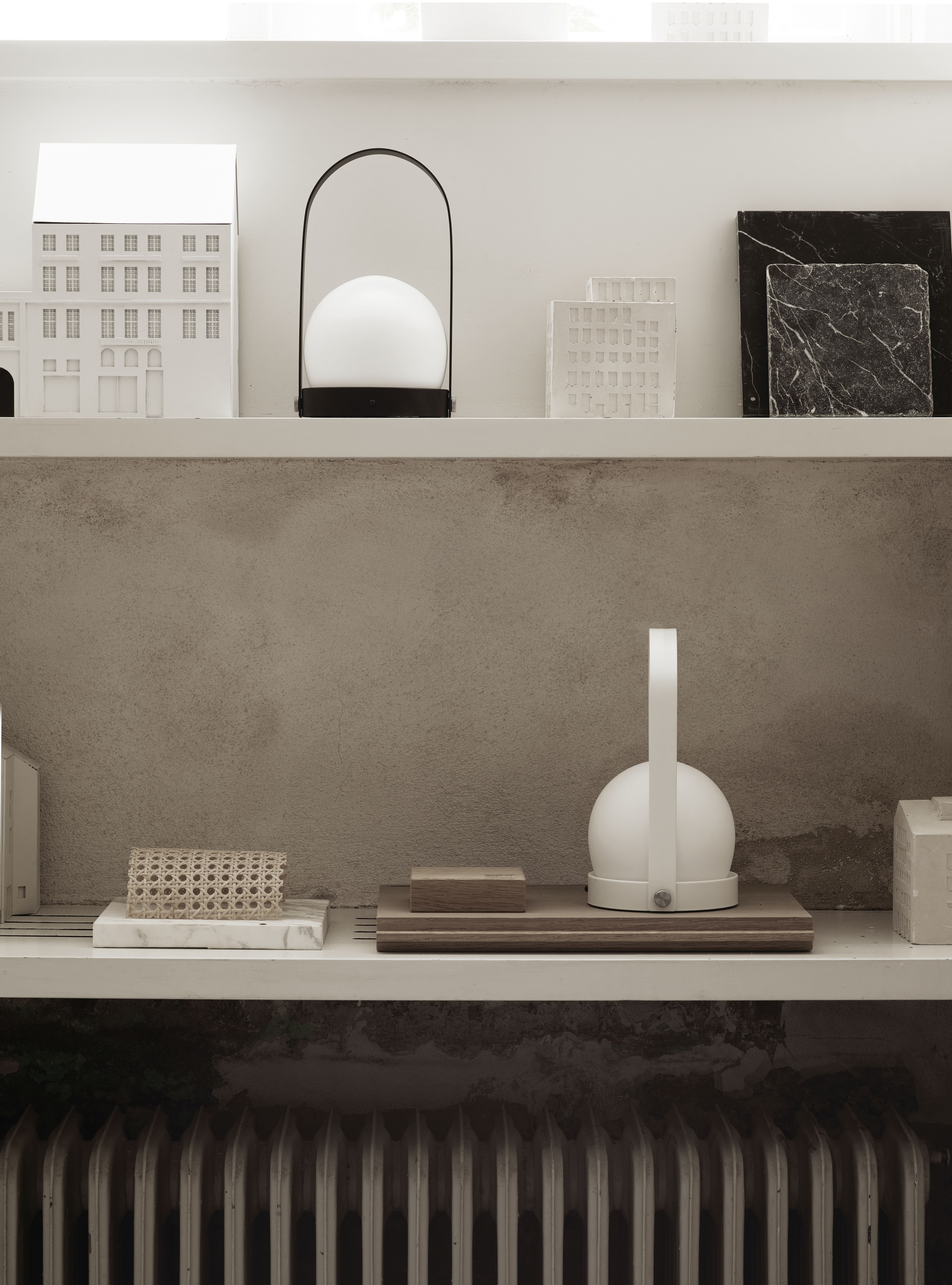 Carrie LED Akku Tischleuchte Schwarz