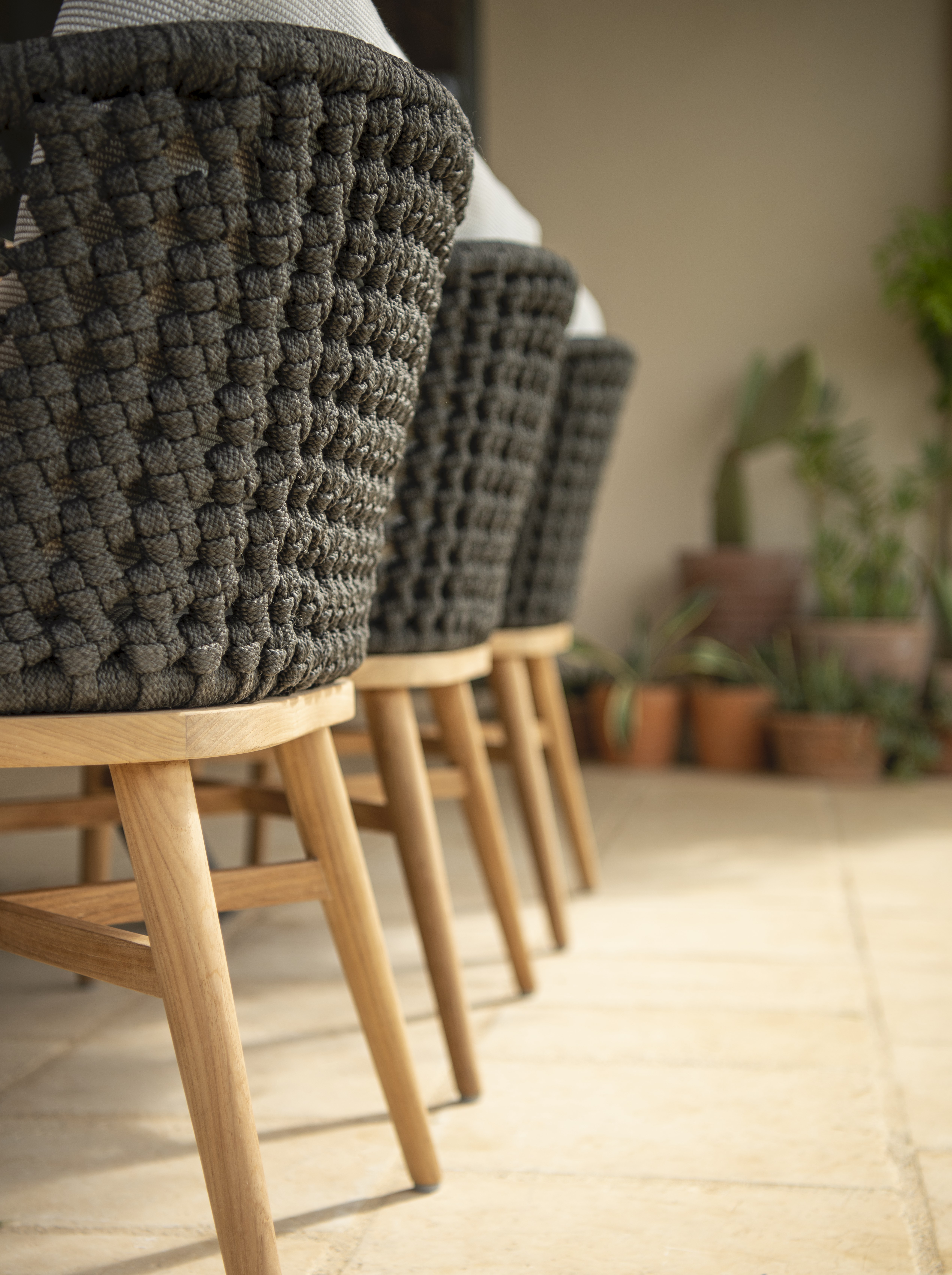 SOGNI Dining Chair Anthracite Teak Wood Cushion Limonta
