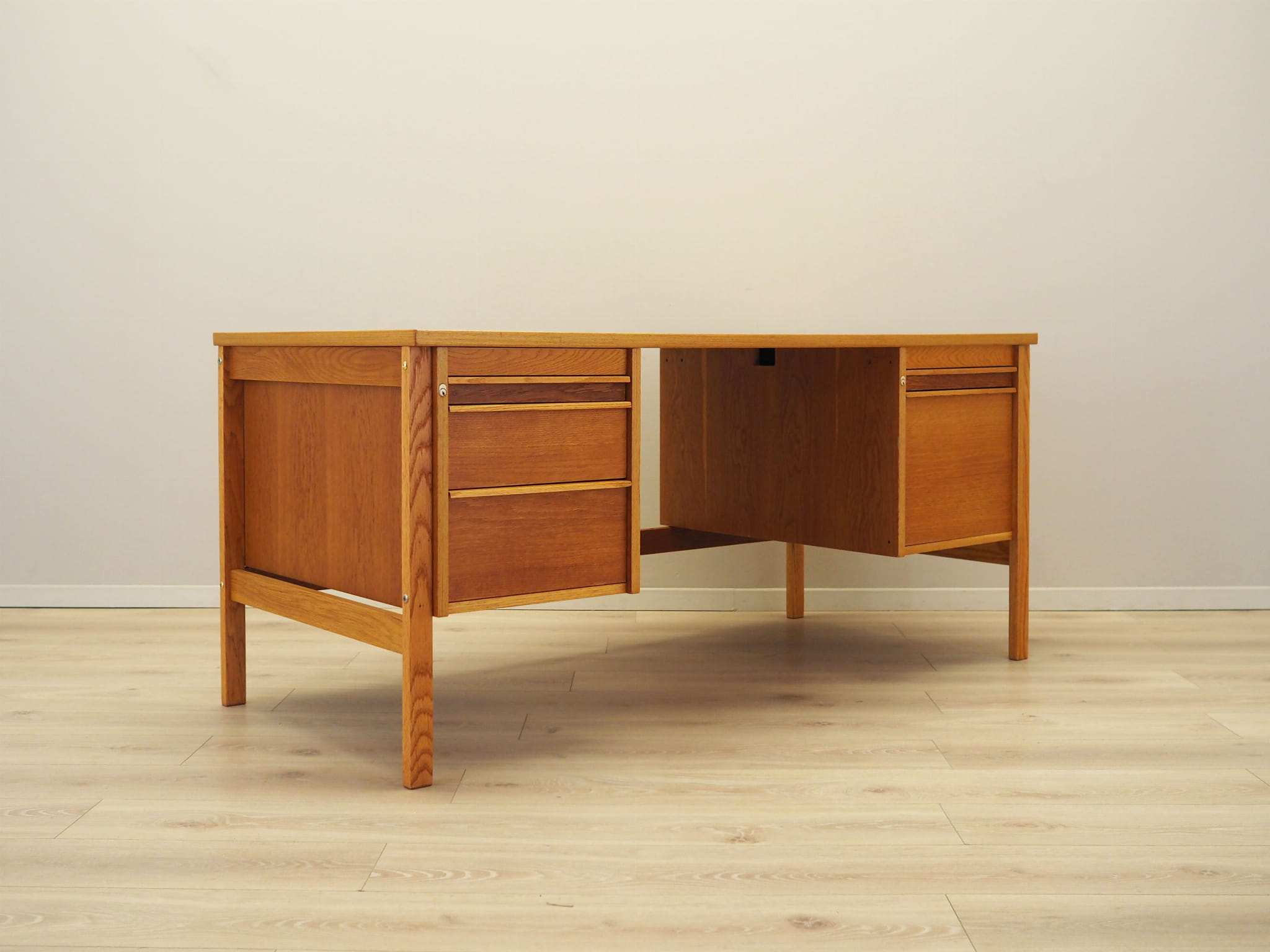 Schreibtisch Eschenholz 1970er Jahre