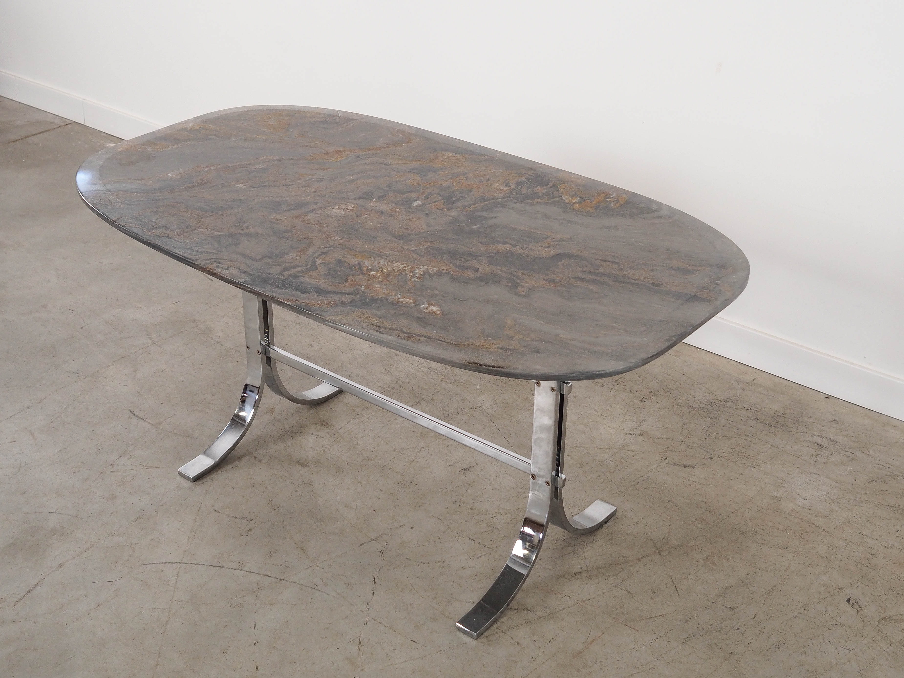 Steintisch 1980er Jahre