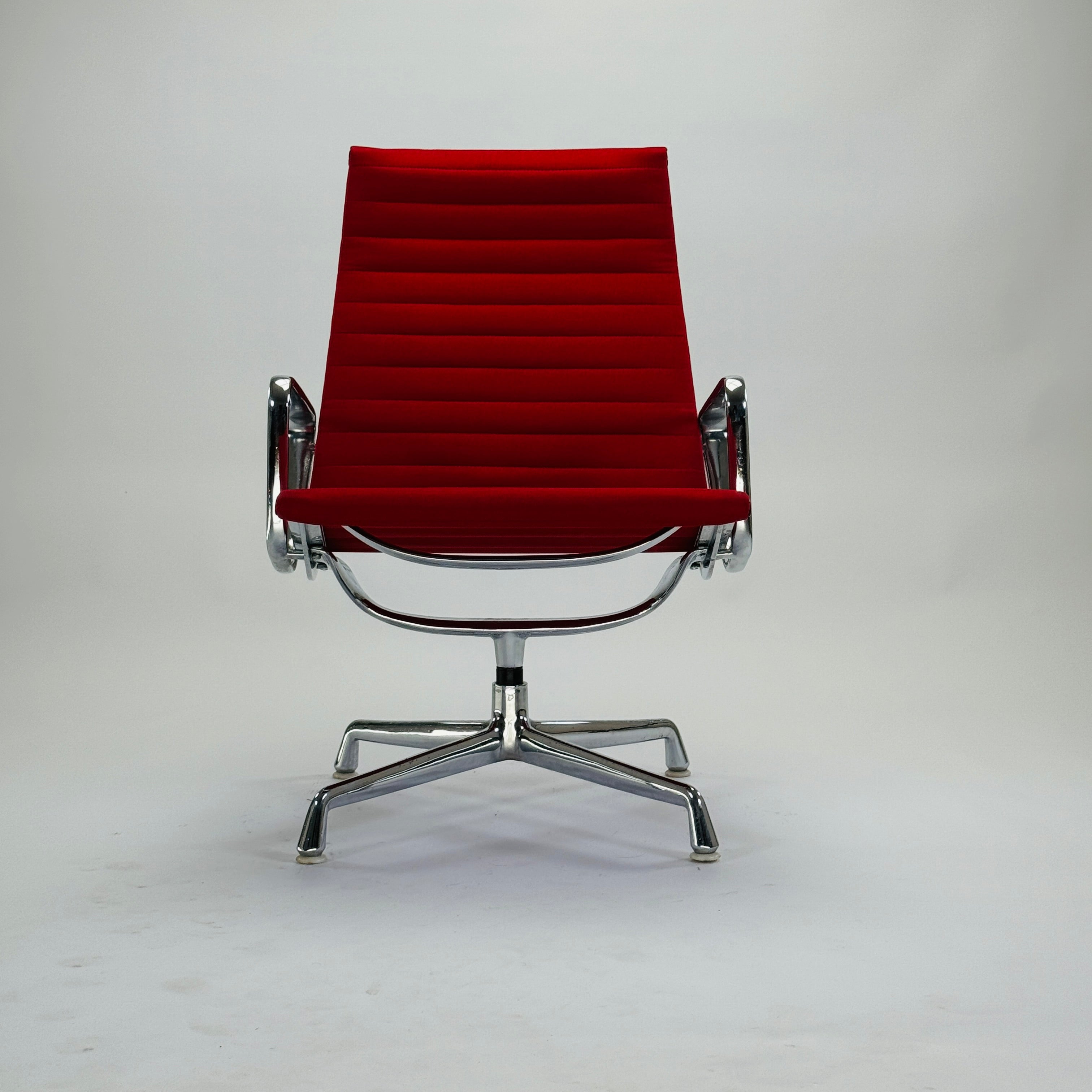 Aluminium Group Chair EA 116 Leder Rot