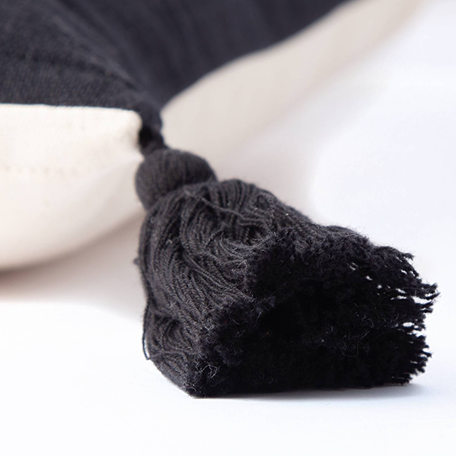 Kissenbezug Knot Lines Baumwolle Schwarz