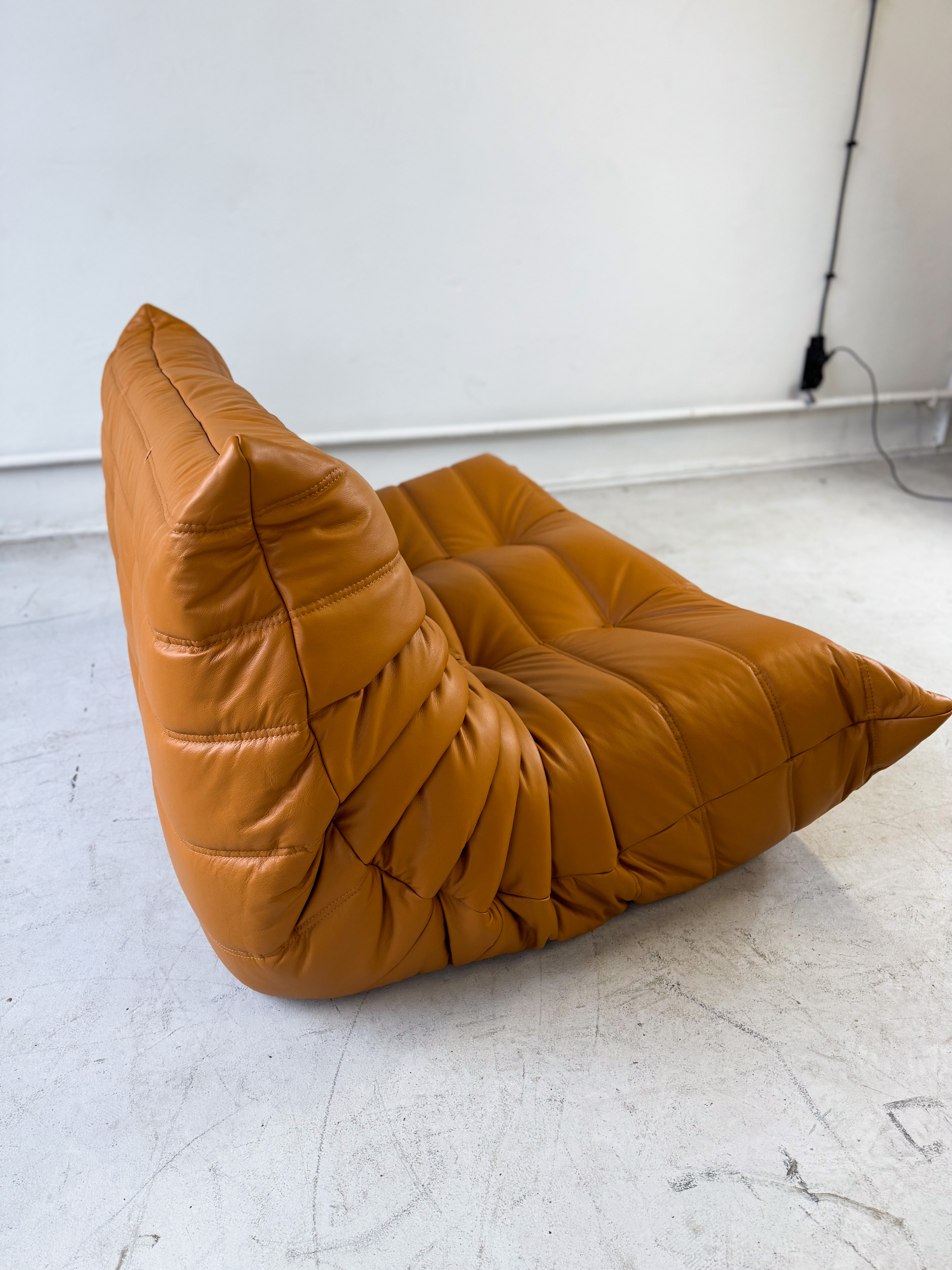 Togo Sofa 2-Sitzer Hochglanzleder Cognac Hell