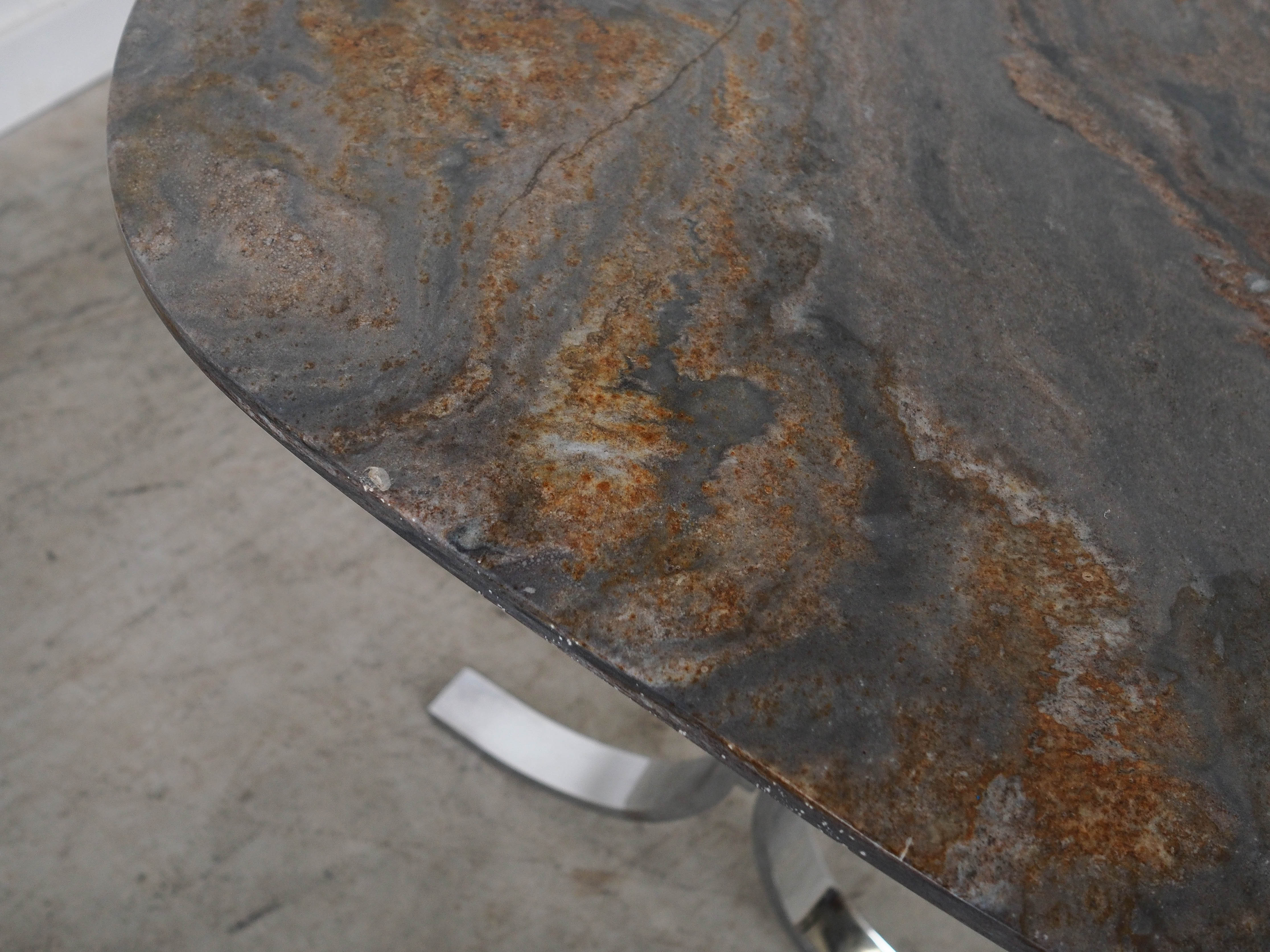 Steintisch 1980er Jahre