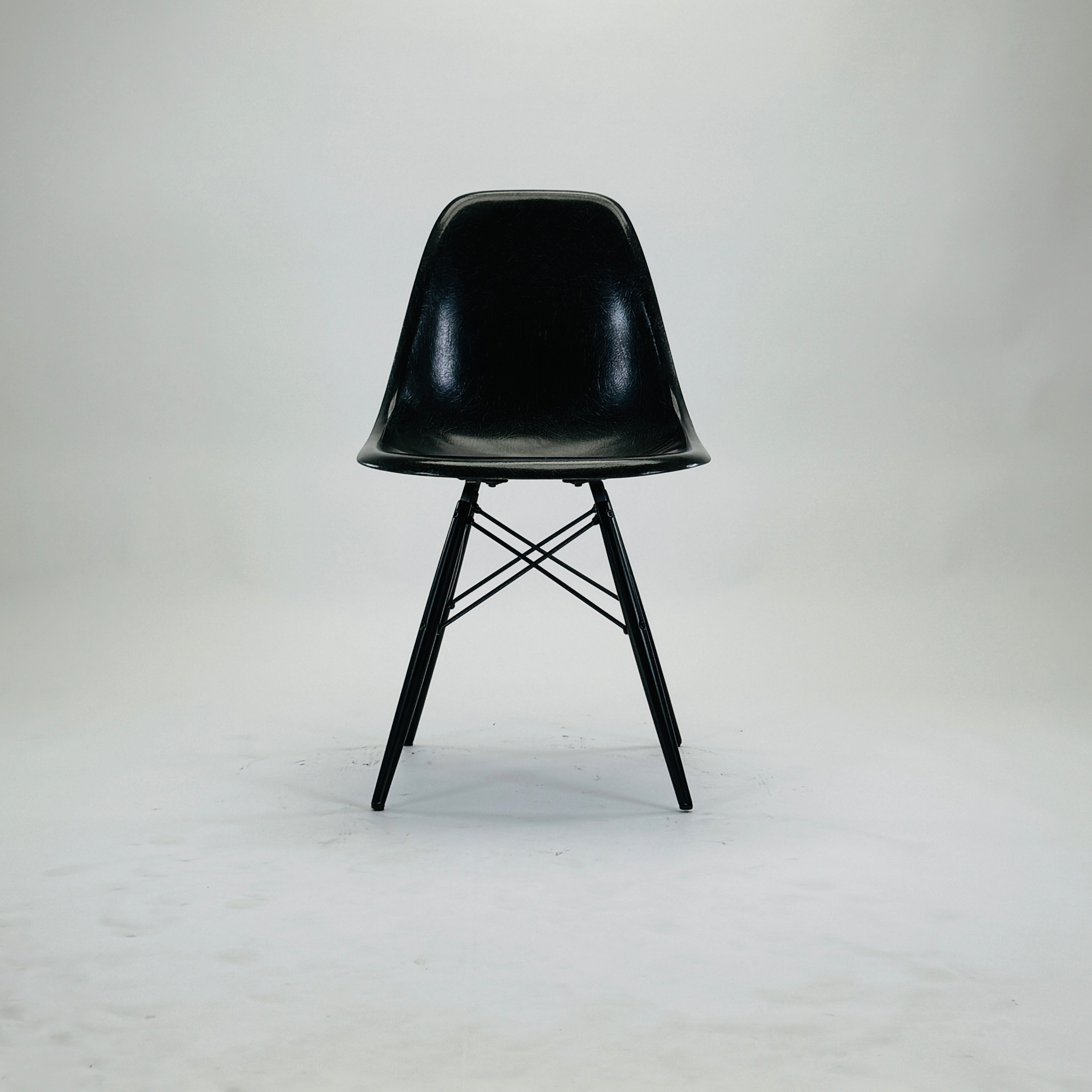 DSW Chair Fiberglas Schwarz