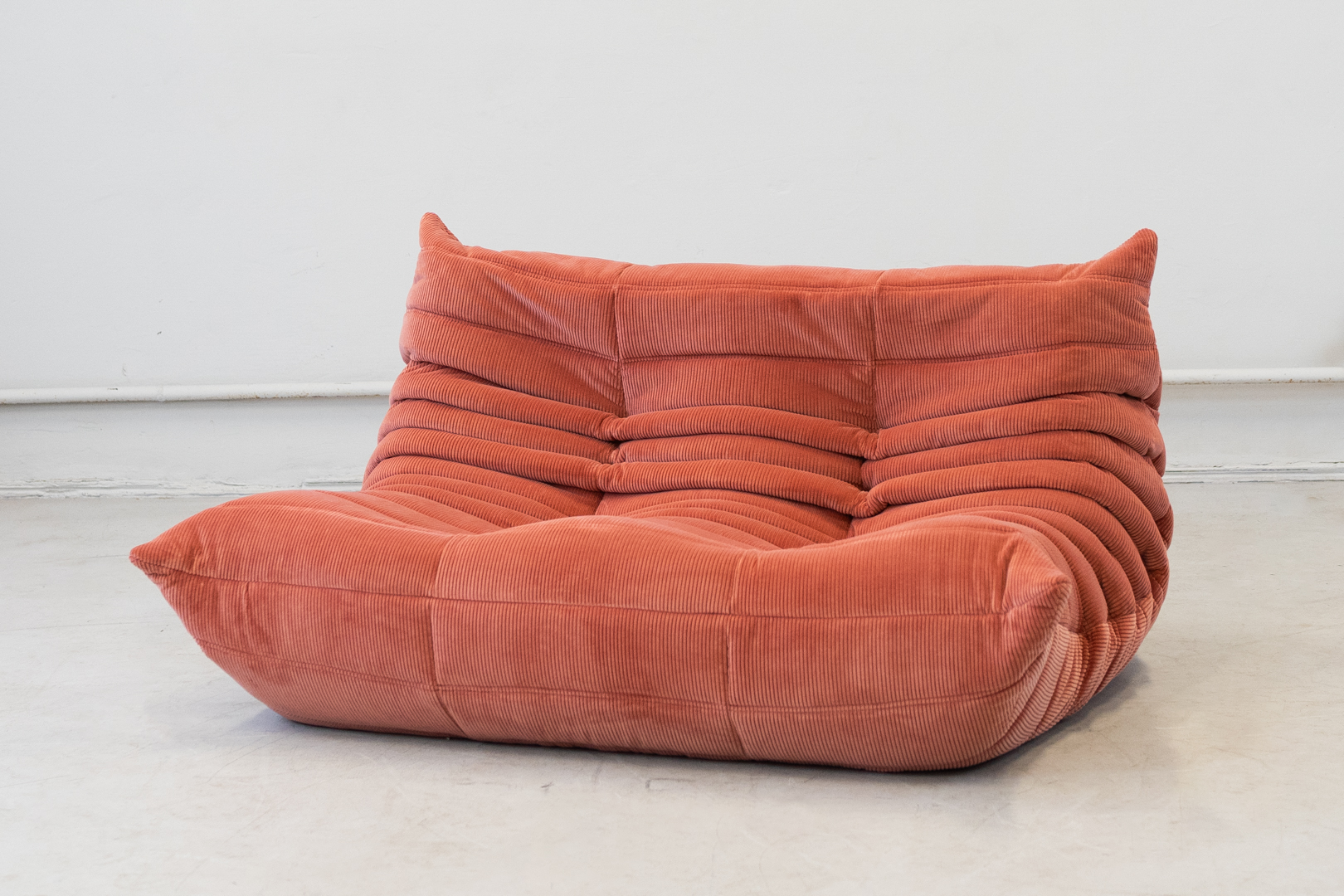 Togo 2-seater sofa cord coral