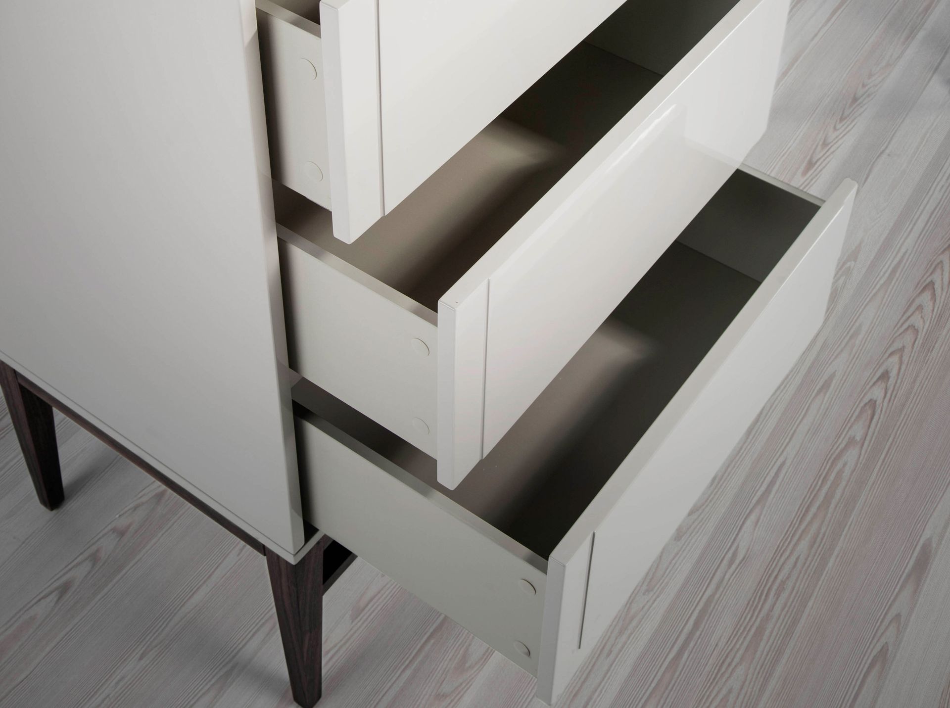 Chiffonier mit 4 Schubladen Walnussfurnier Creme