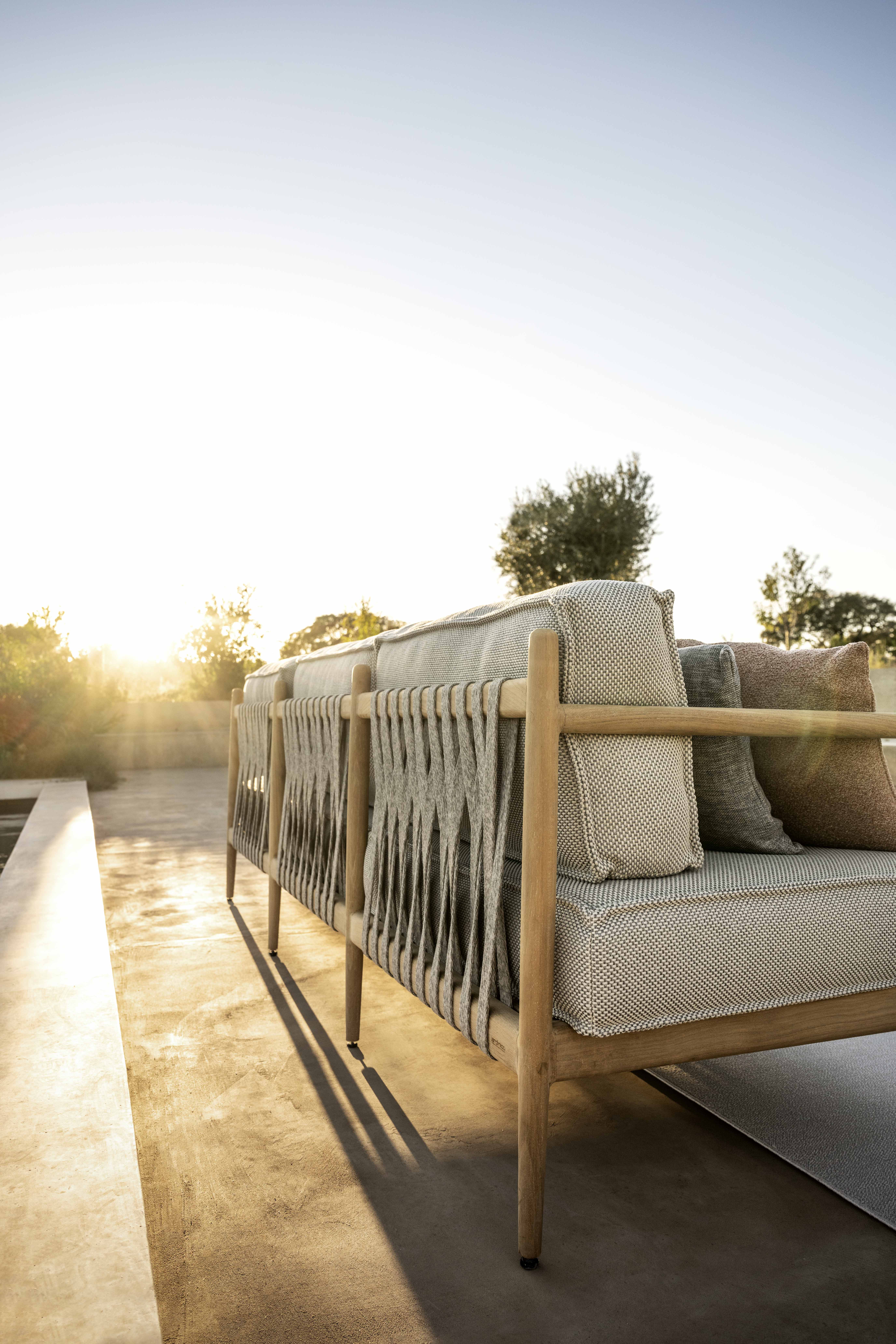 NOA Sofa 3-Sitzer Teakholz Artischocke 3-Kissen Sand
