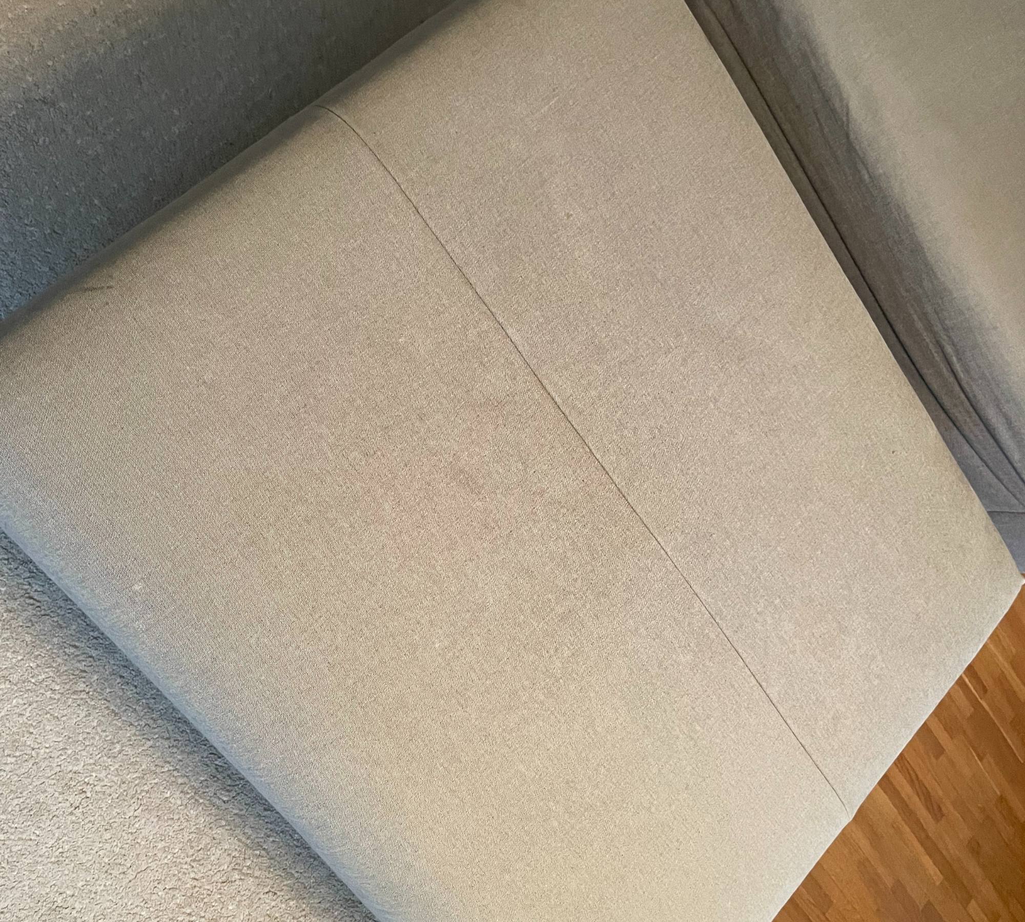Sofa Stoff Hellgrau mit Hocker