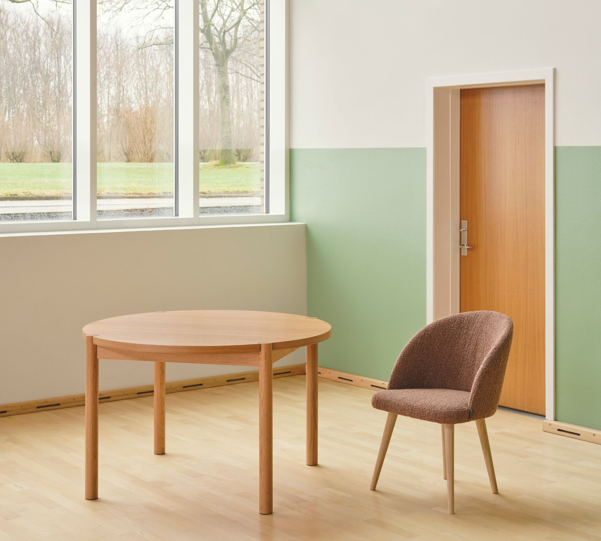 Holly dining chair Agnes Brown