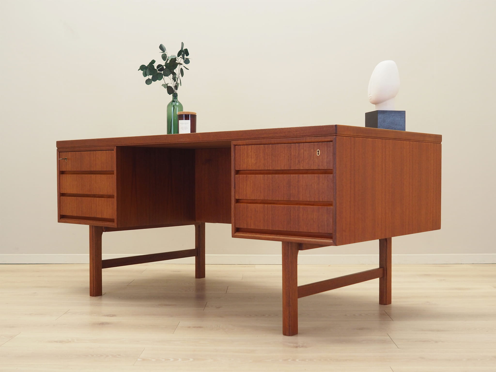 Schreibtisch Teakholz 1970er Jahre
