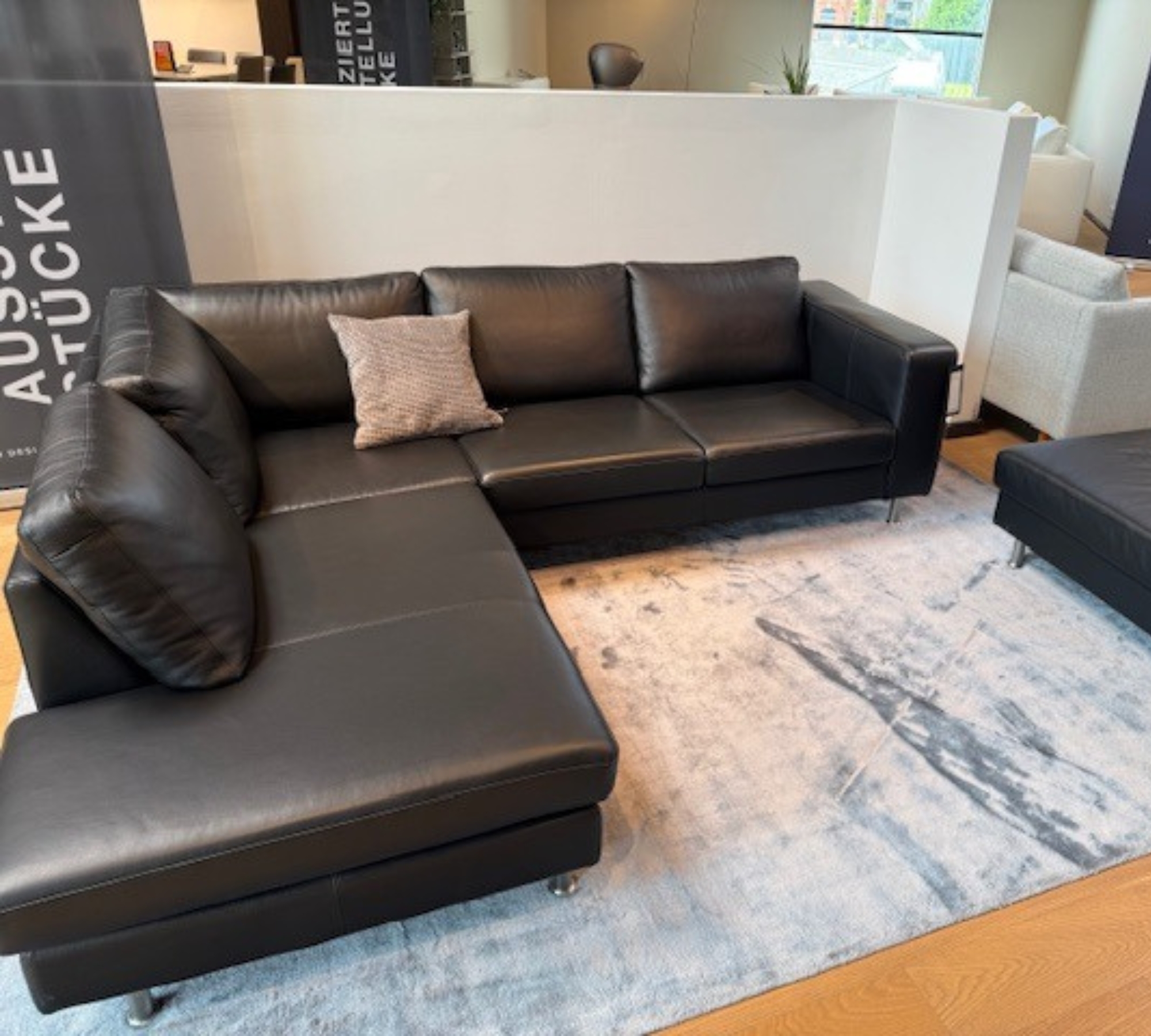 Indivi Ecksofa mit Ruhemodul & Hocker Salto-Leder Schwarz