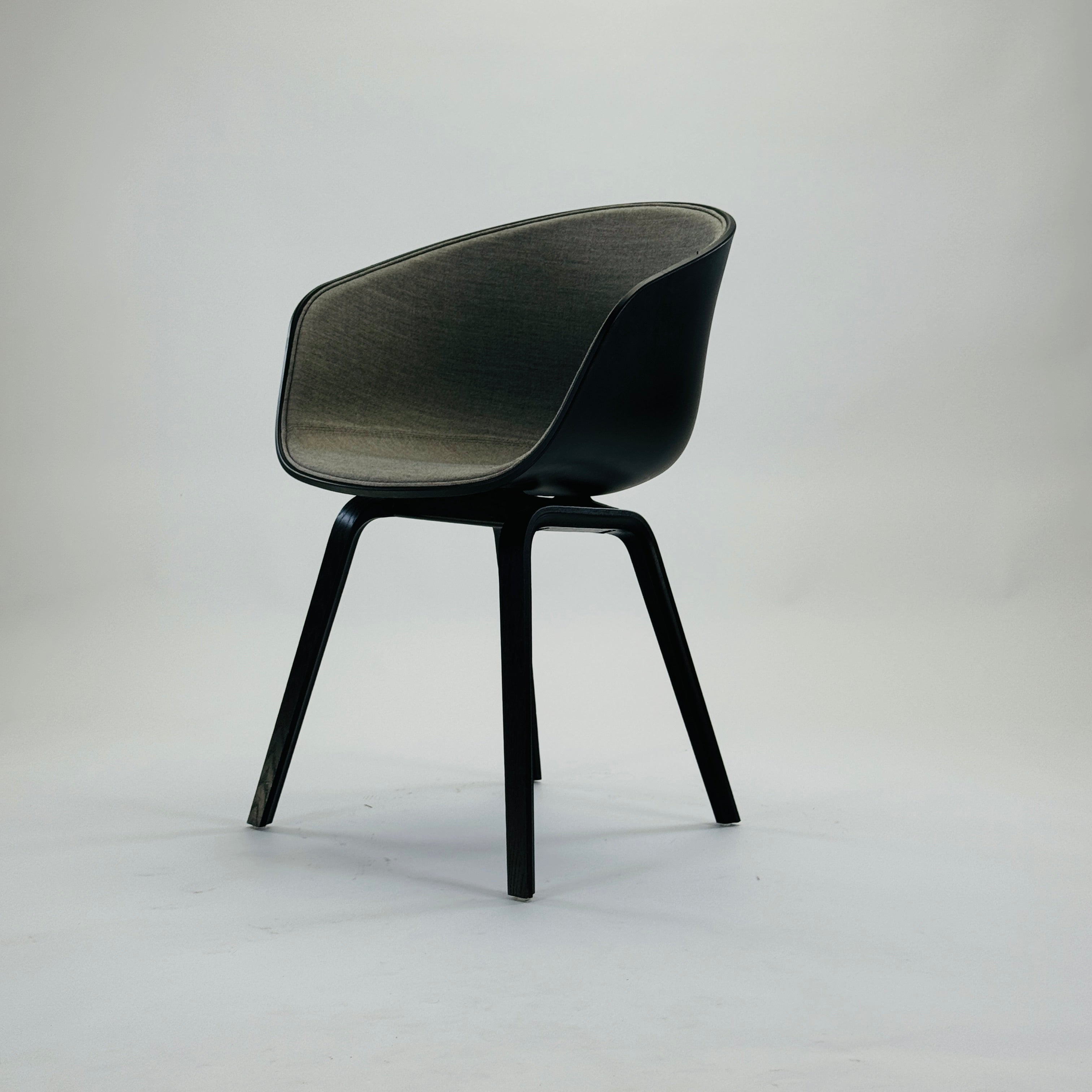 ACC About A Chair HAY Vollpolster Schwarz