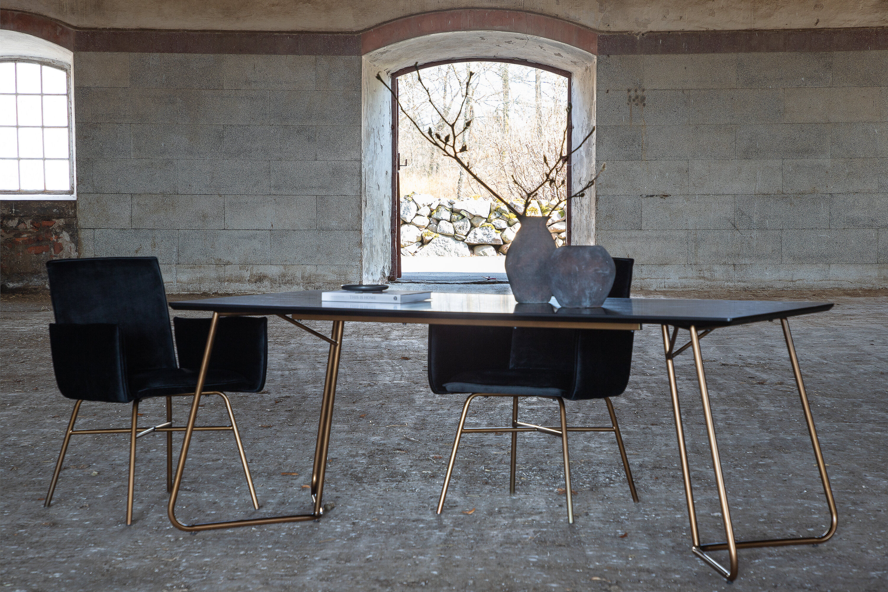 Petra Dining Table Copper in Used-Look Black Veneer