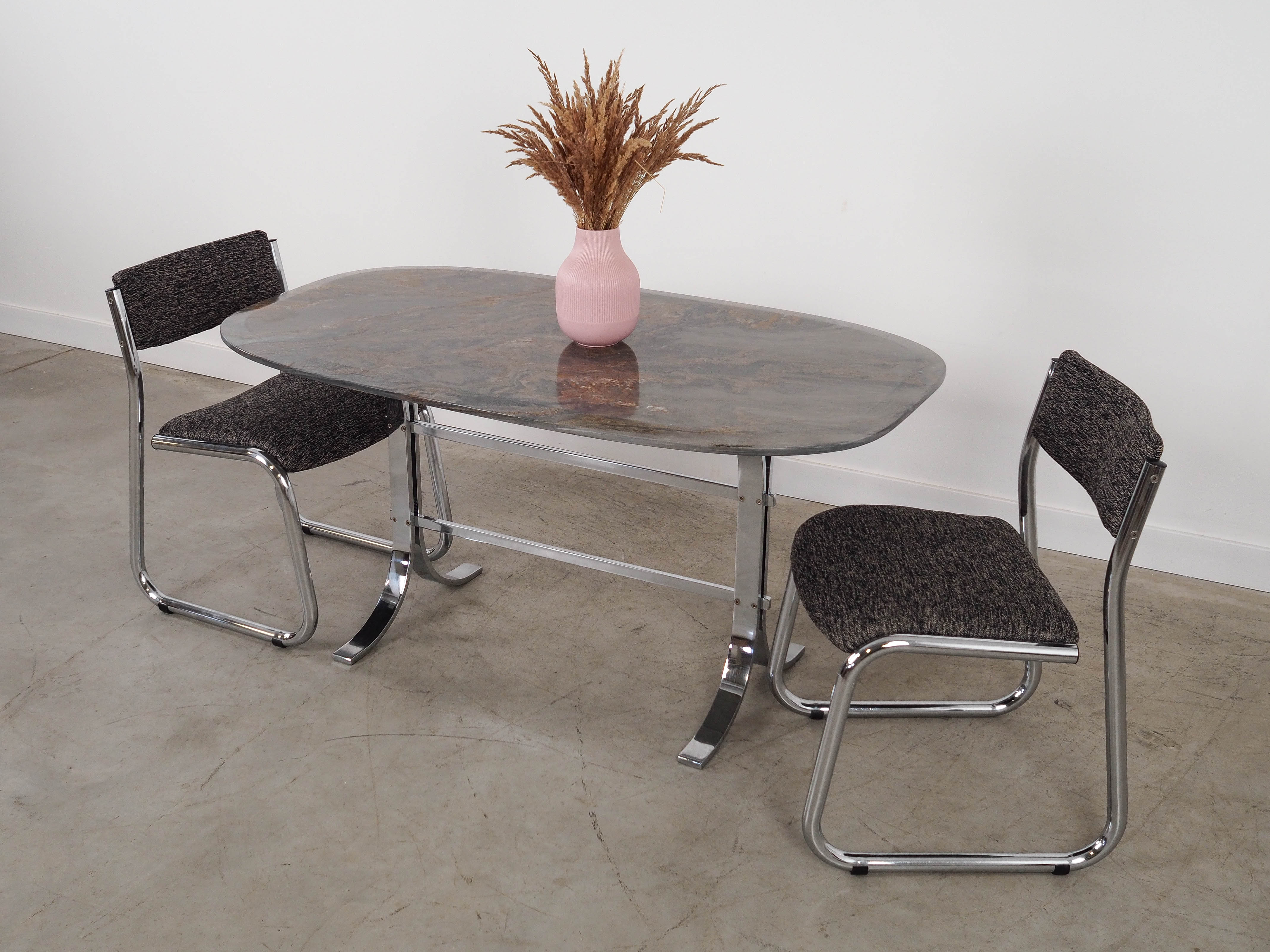 Steintisch 1980er Jahre