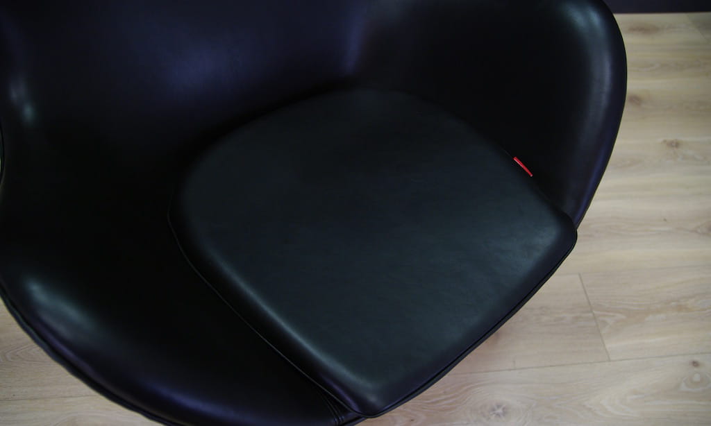 Egg Chair Arne Jacobsen Leather Black