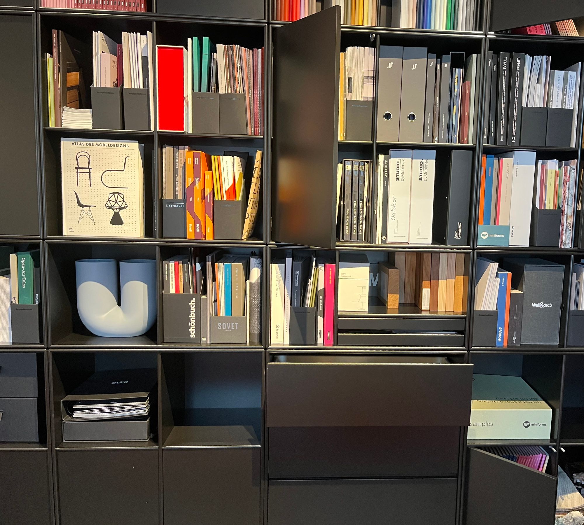 Vita Regal with lighting Smoked oak Black