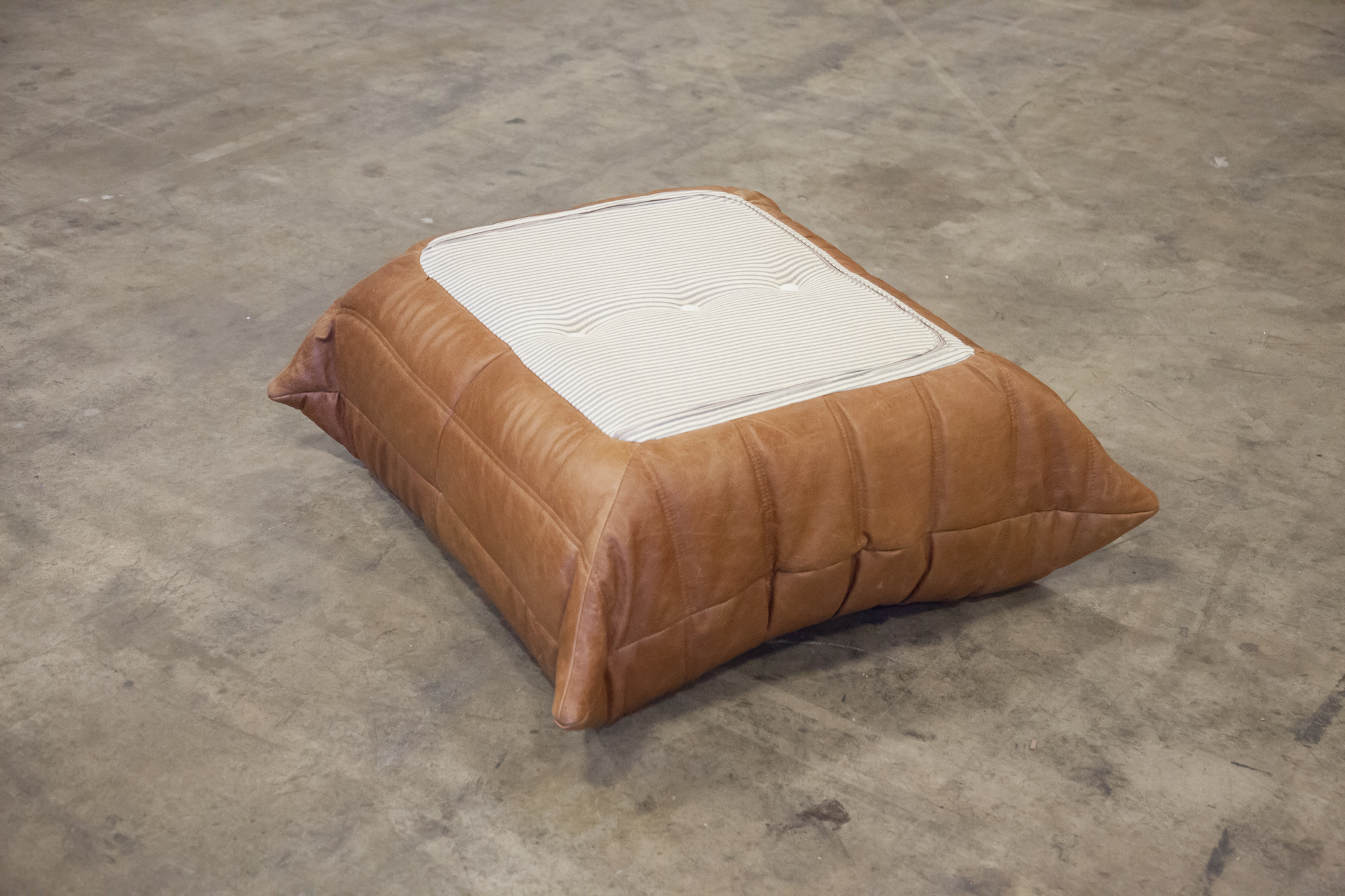 Togo Ottoman pelle pull-up marrone tabacco