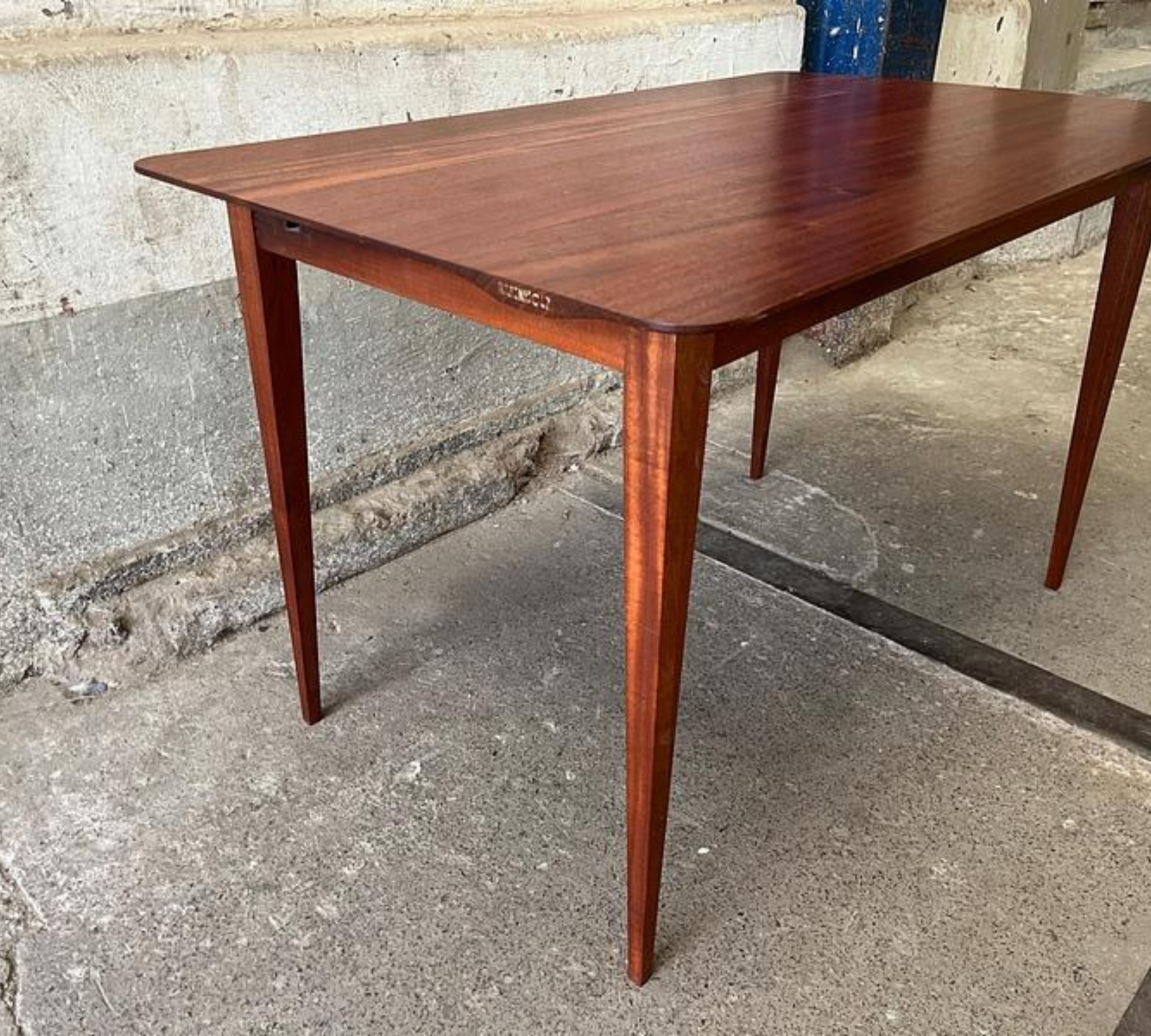 Beluga Table Solid Wood Brown