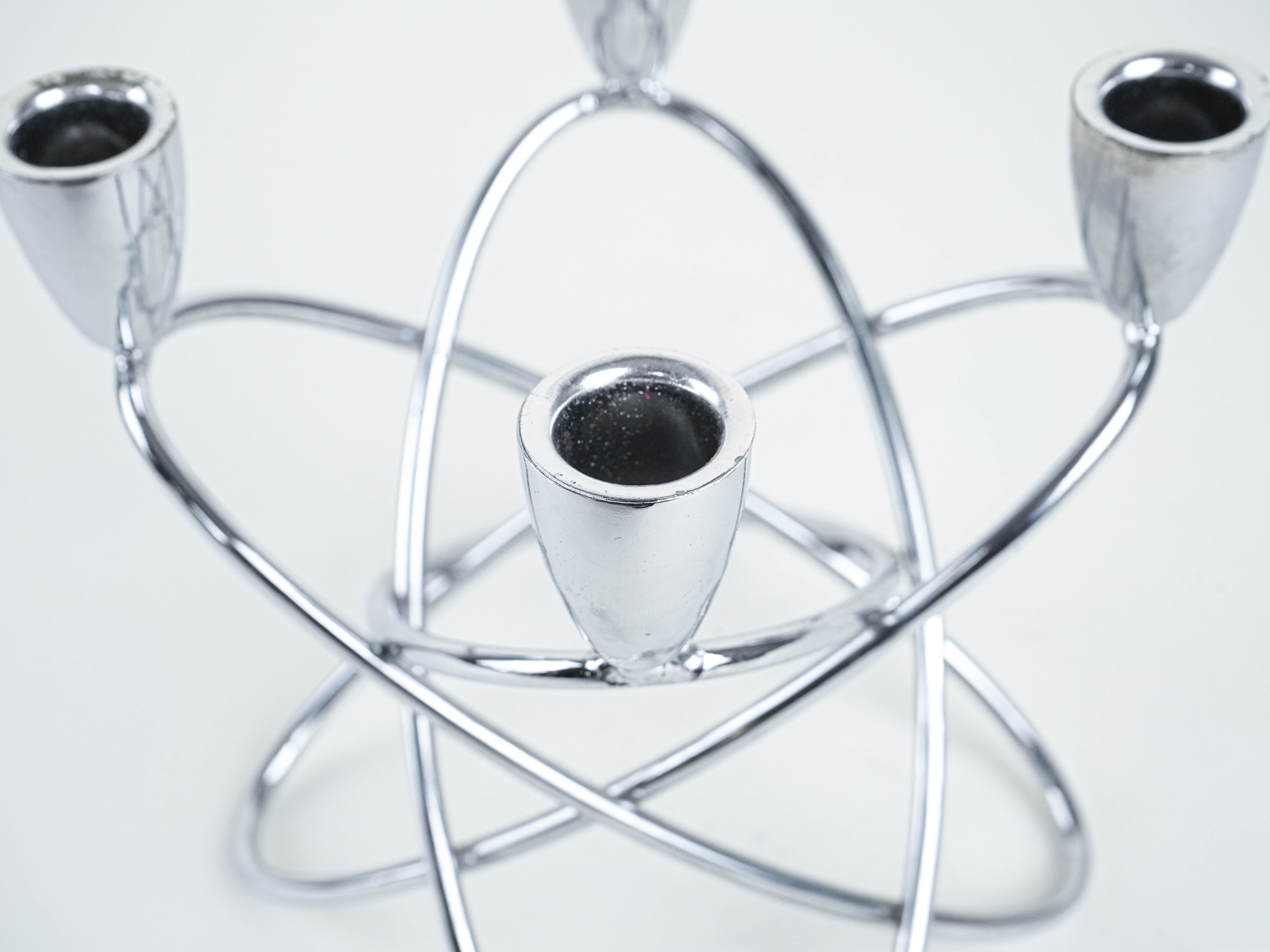 Geometrischer Metallkerzenständer 1960er Jahre