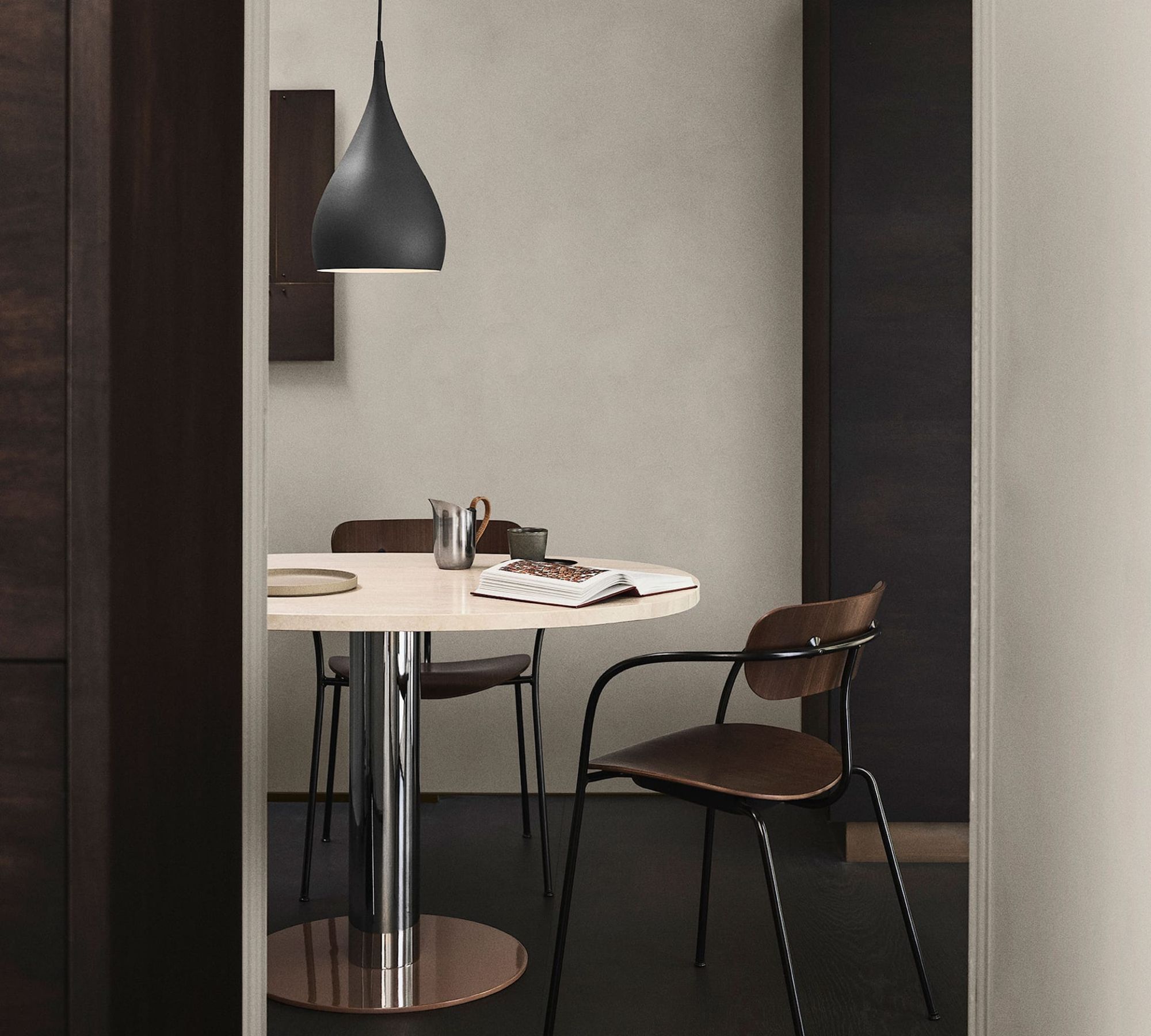 Pavilion AV2 Stuhl Walnussholz Stahl Braun 