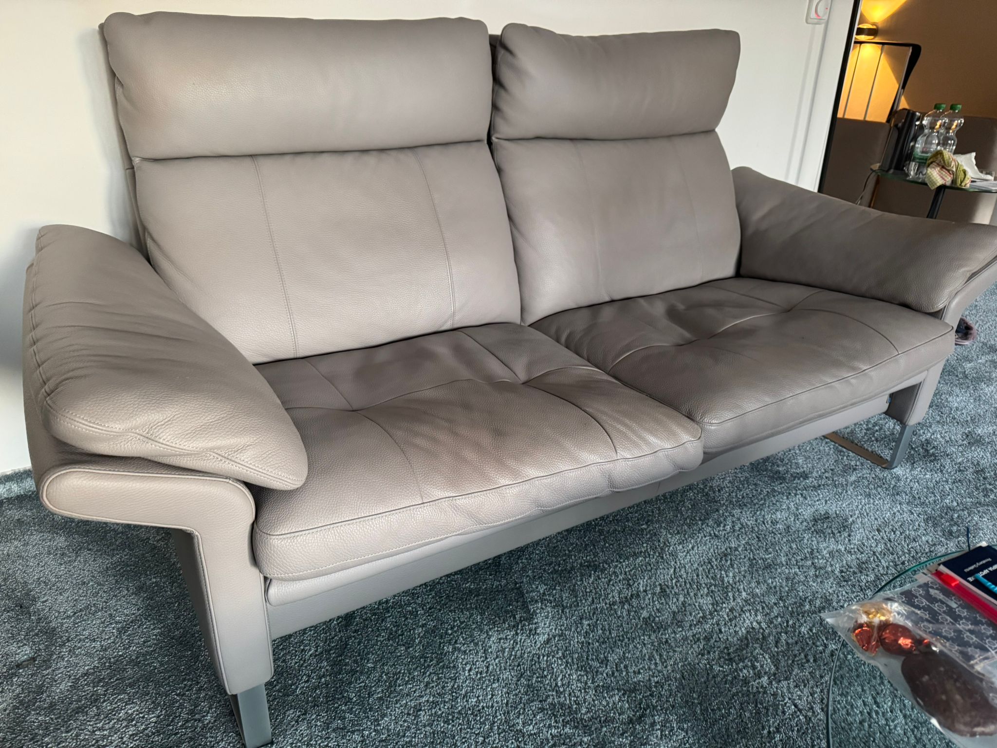 2x Sofa 2-Sitzer & Hocker Leder Grau