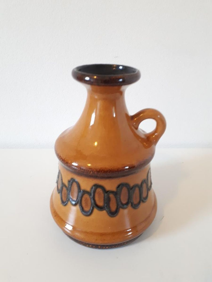 Vase mit Henkel Braun