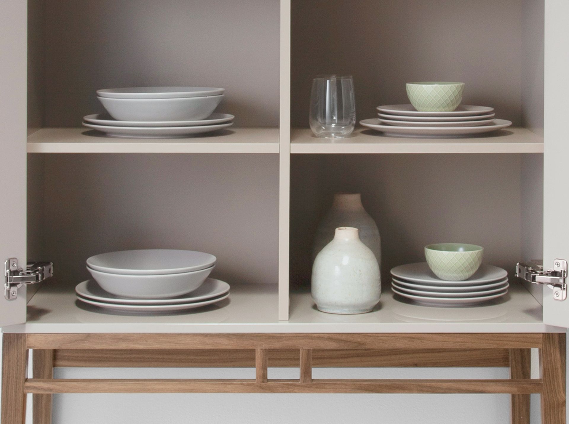 Sideboard alto impiallacciatura di noce crema