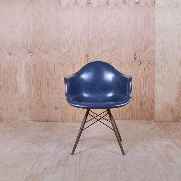 Eames Fiberglass Armchair DAW Holz Blau