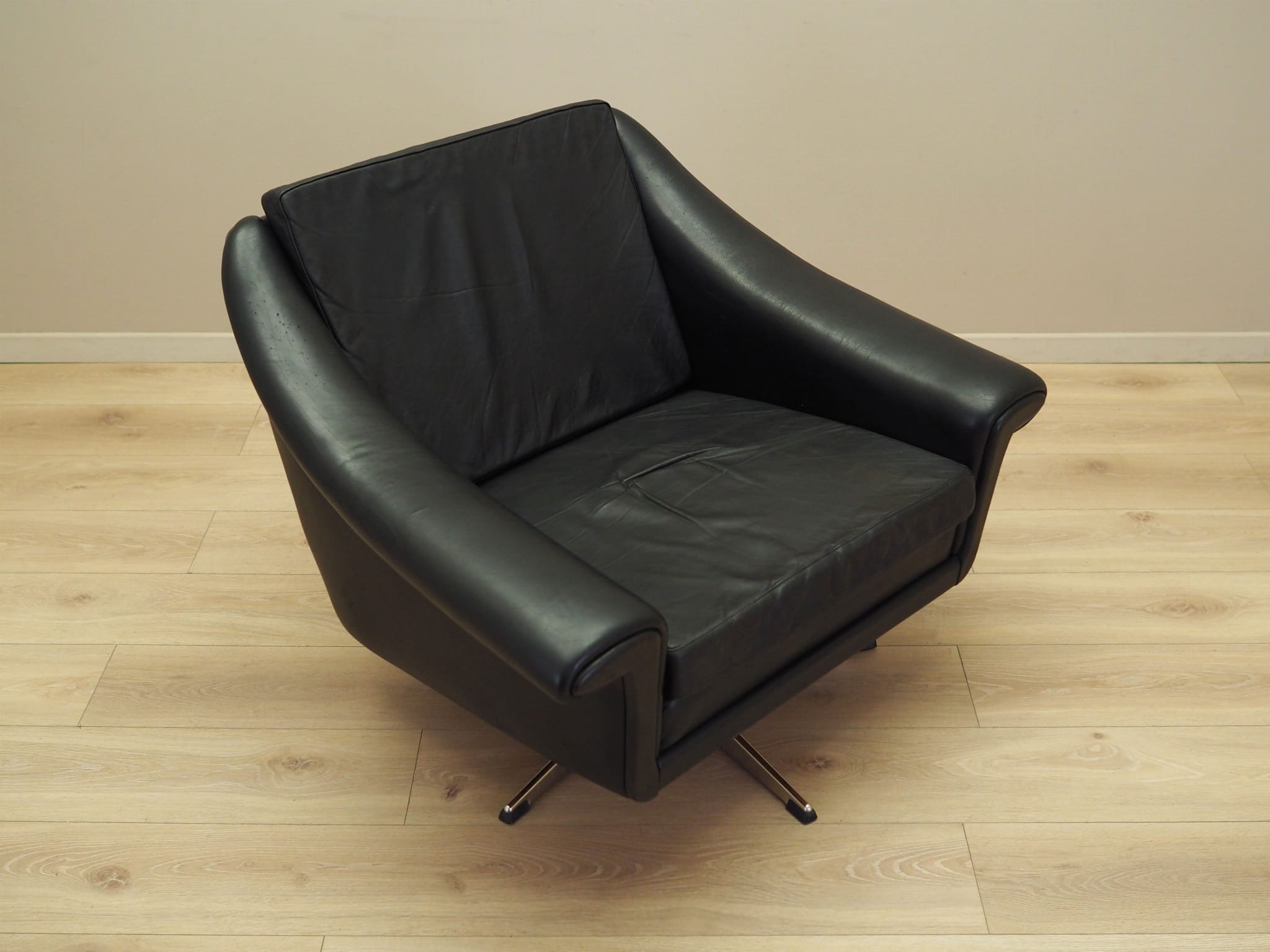 Swivel armchair Leather Black 1960s