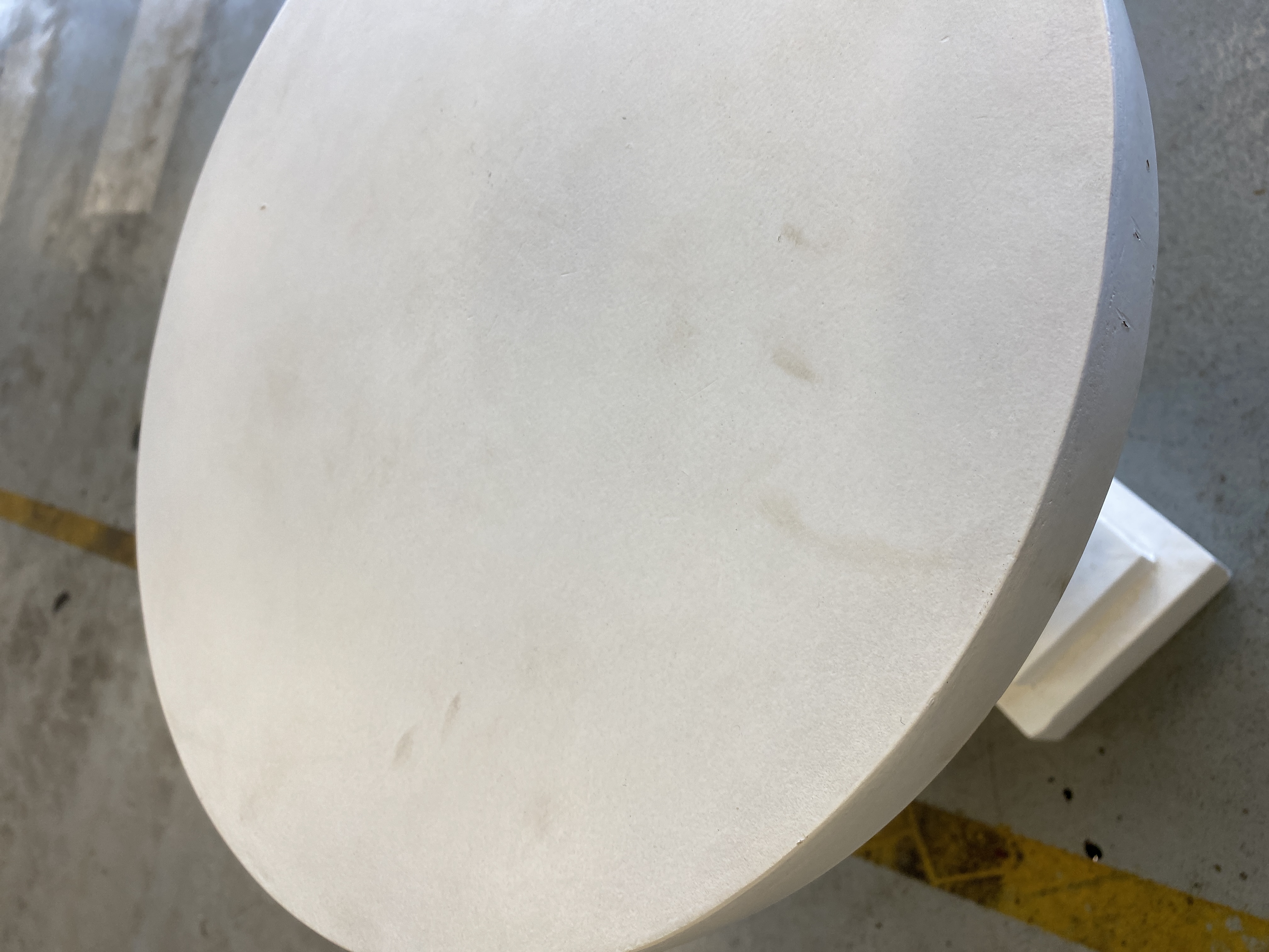 Artist Side table Fiber concrete Bone white