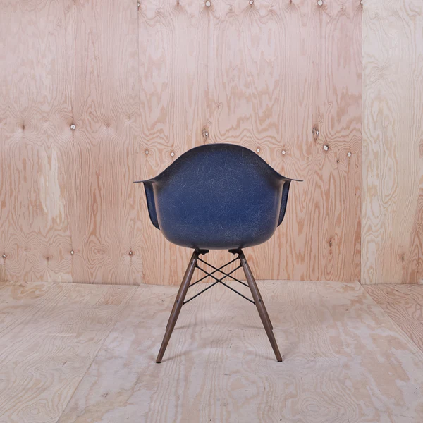 Eames Fiberglass Armchair DAW Holz Blau