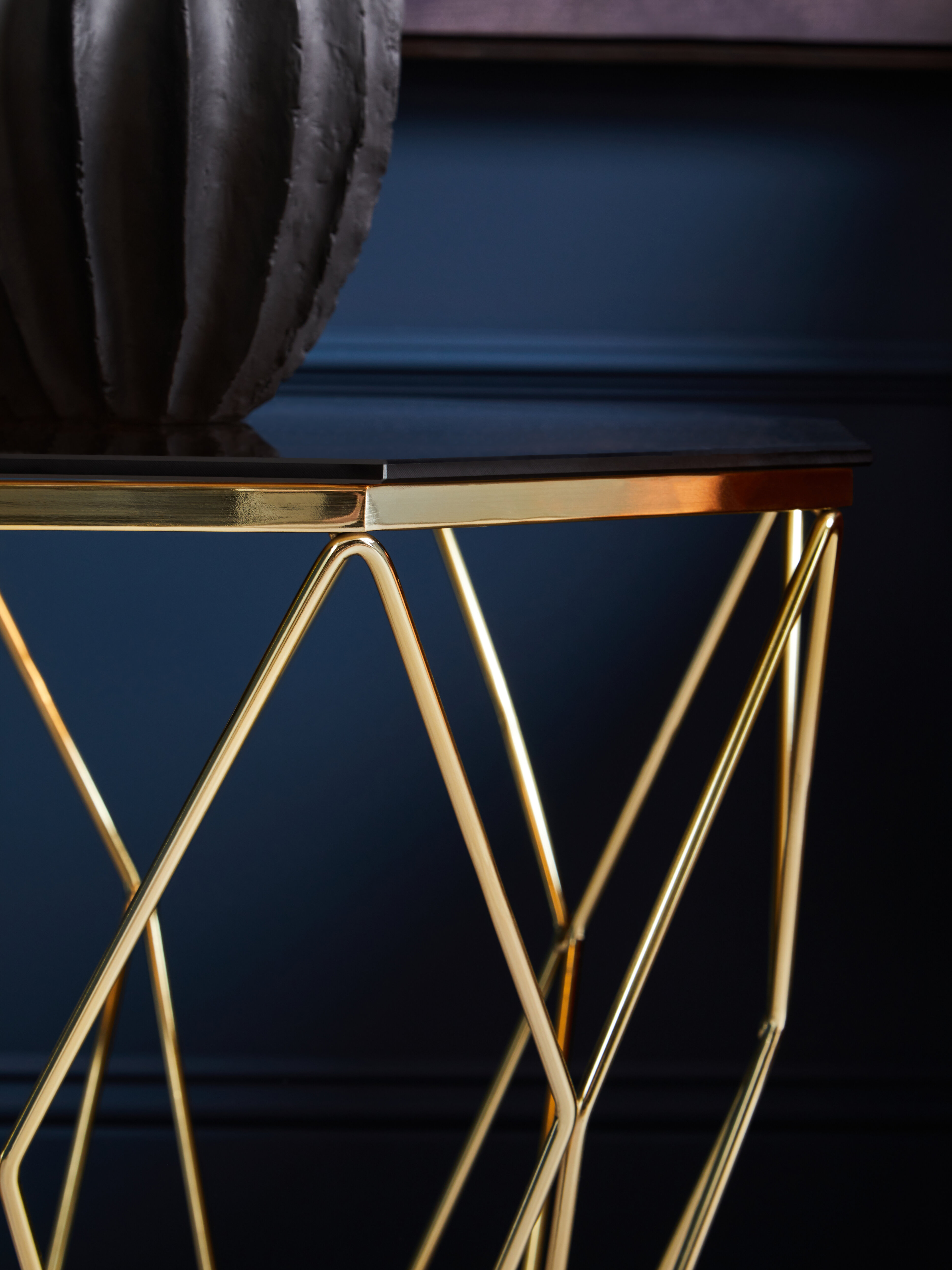 Beistelltisch Allure mit Gebürstetem Bronzefuß
