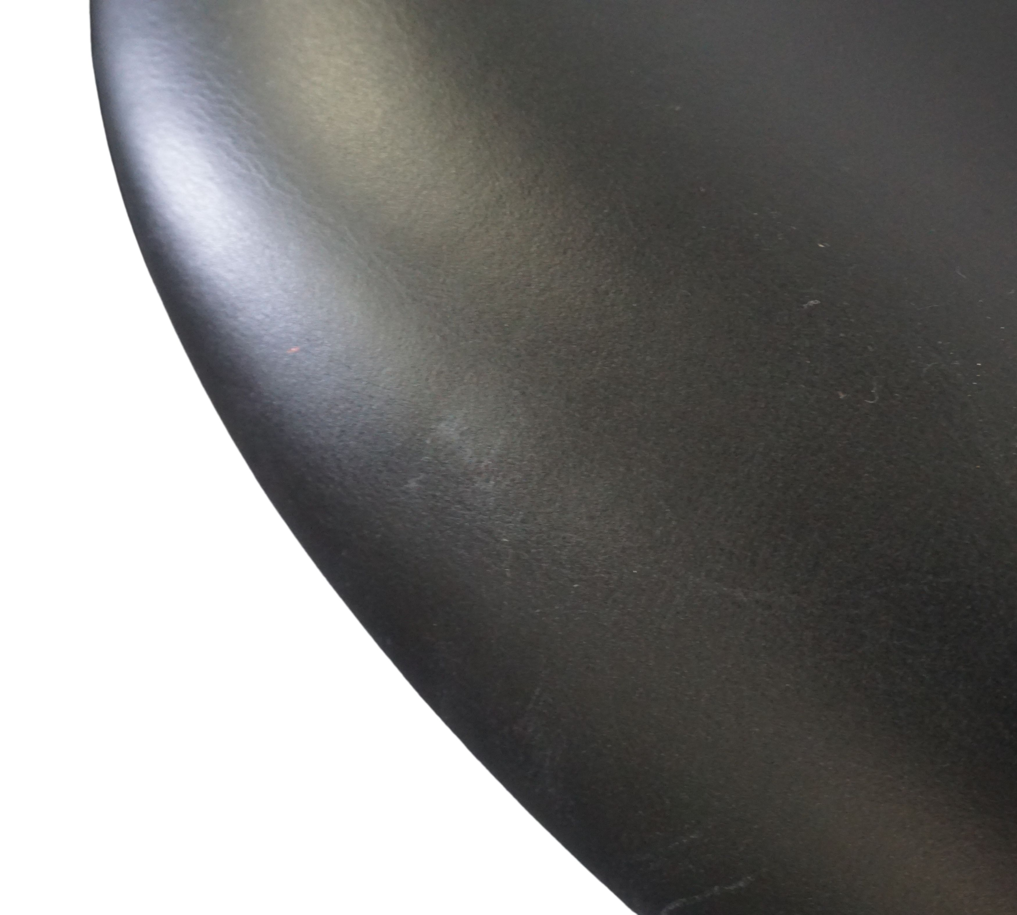AV4 Pavilion Stuhl mit Armlehnen Walnuss Plastik