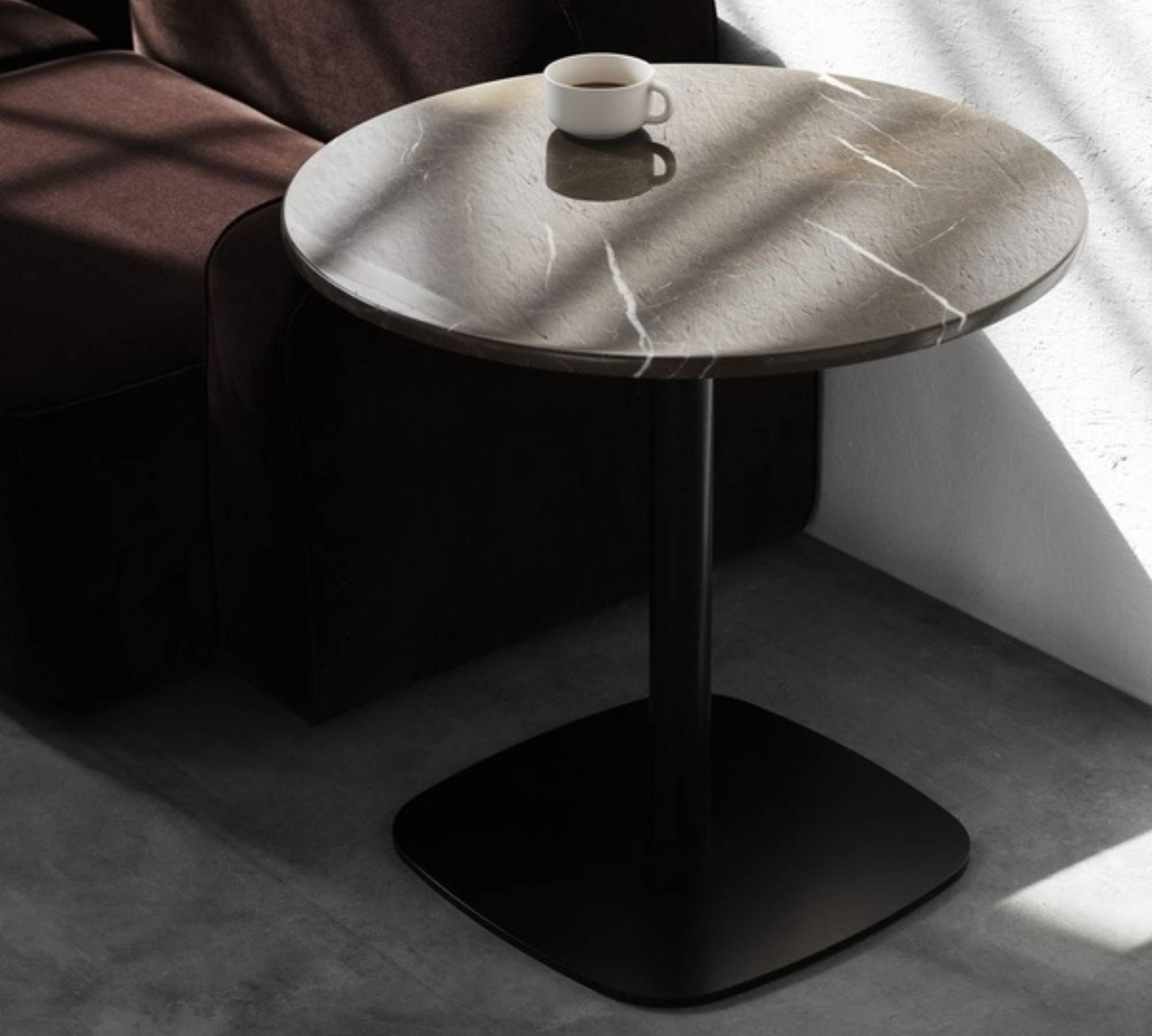 Form Café-Tisch Stein Metall Beige