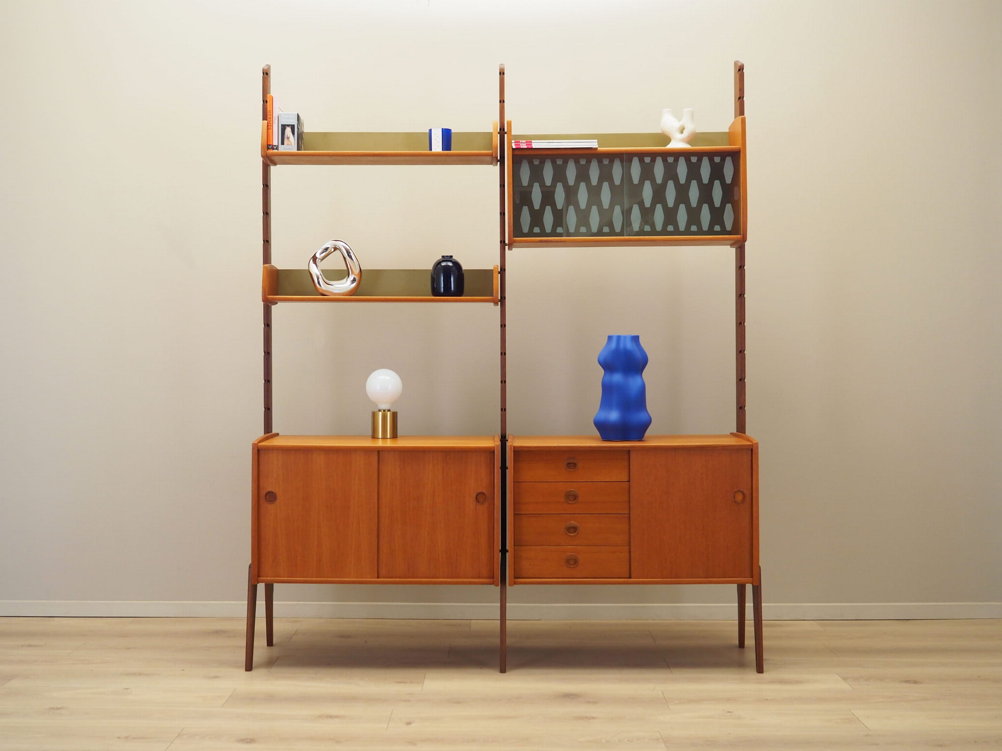 Ergo Regal-System Teakholz 1960er Jahre

--->

Ergo Shelving System Teak 1960s