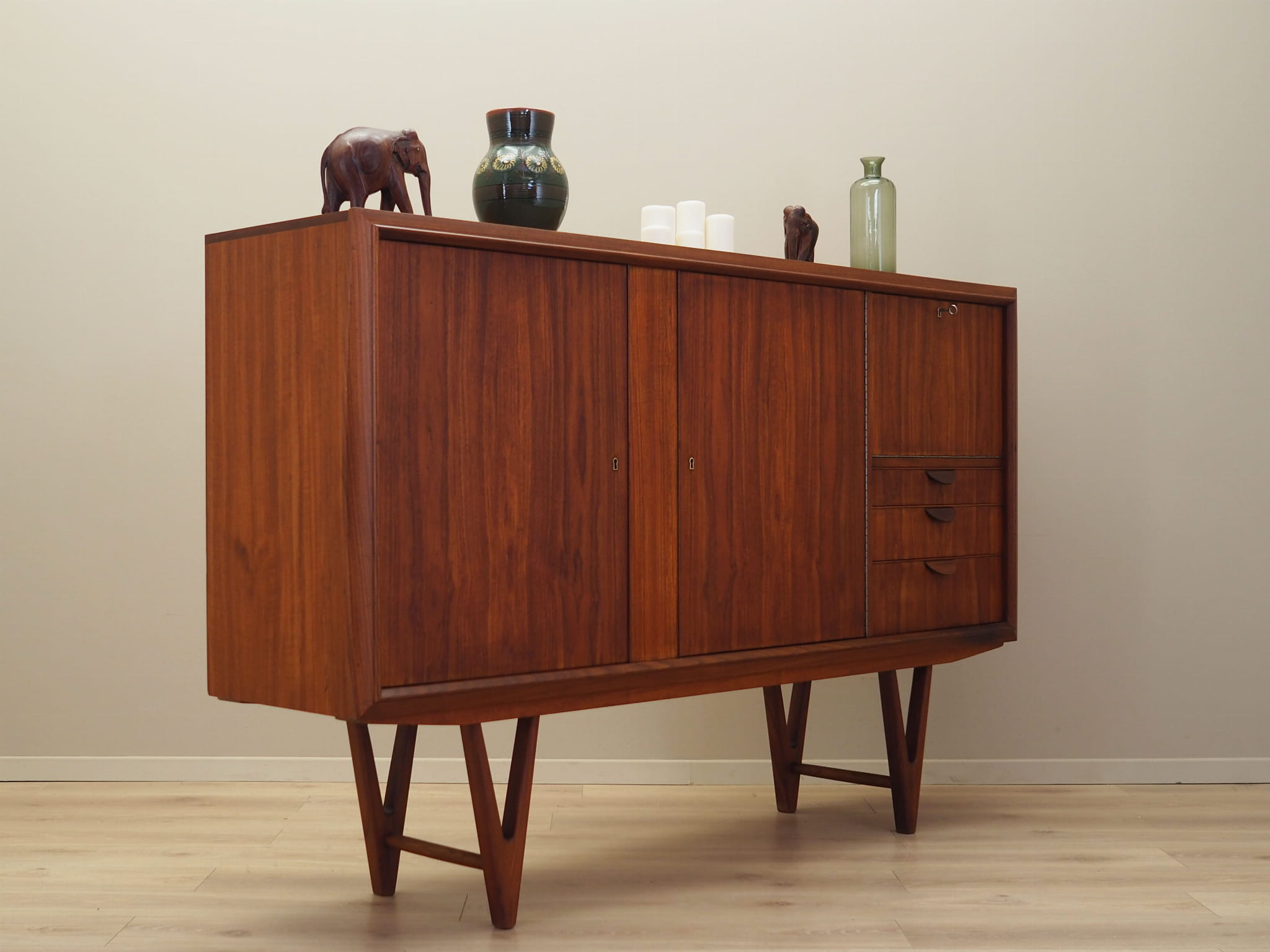 Vintage Highboard Teakholz Braun 1960er Jahre